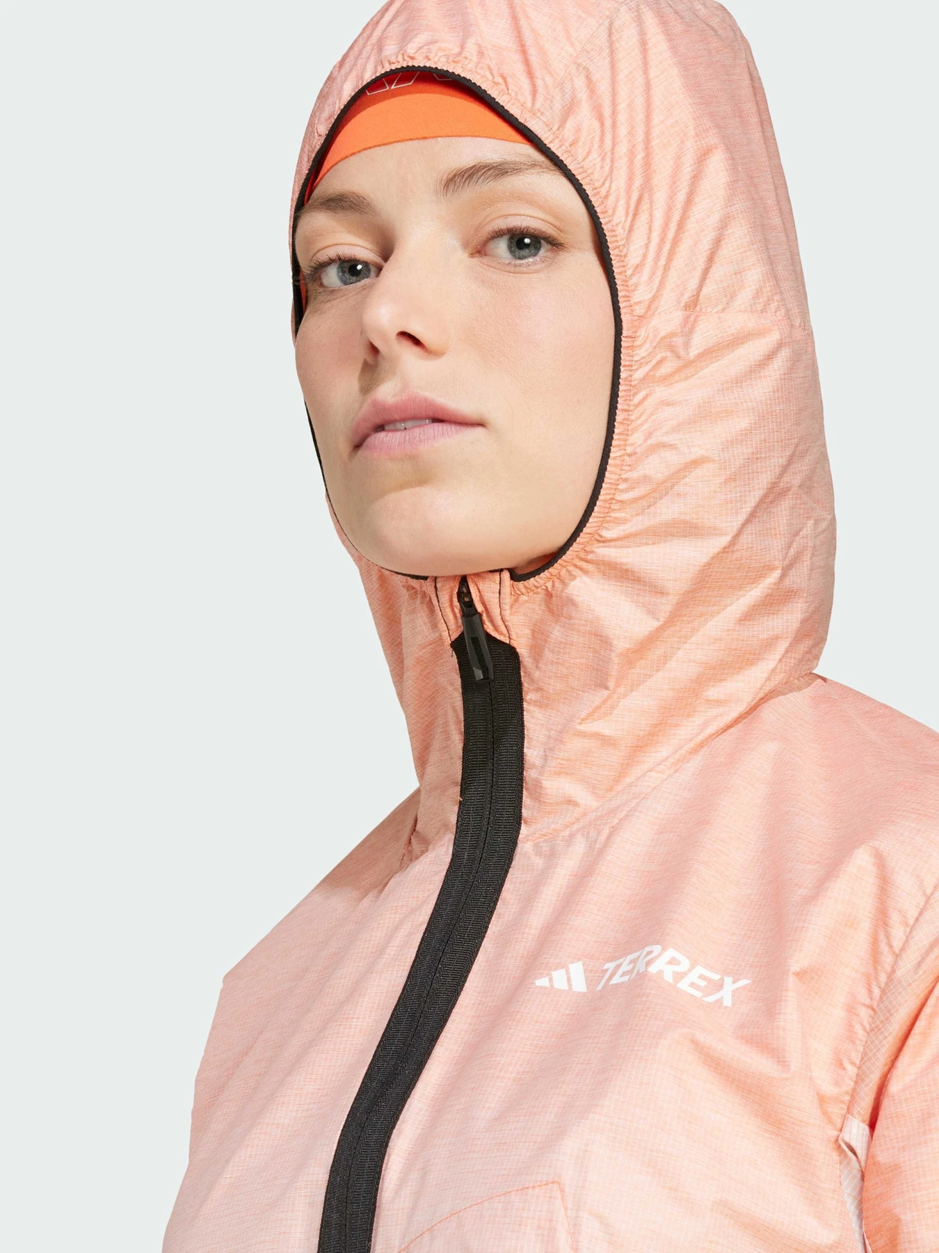 Куртки та дублянки Adidas модель IT3435 Фото