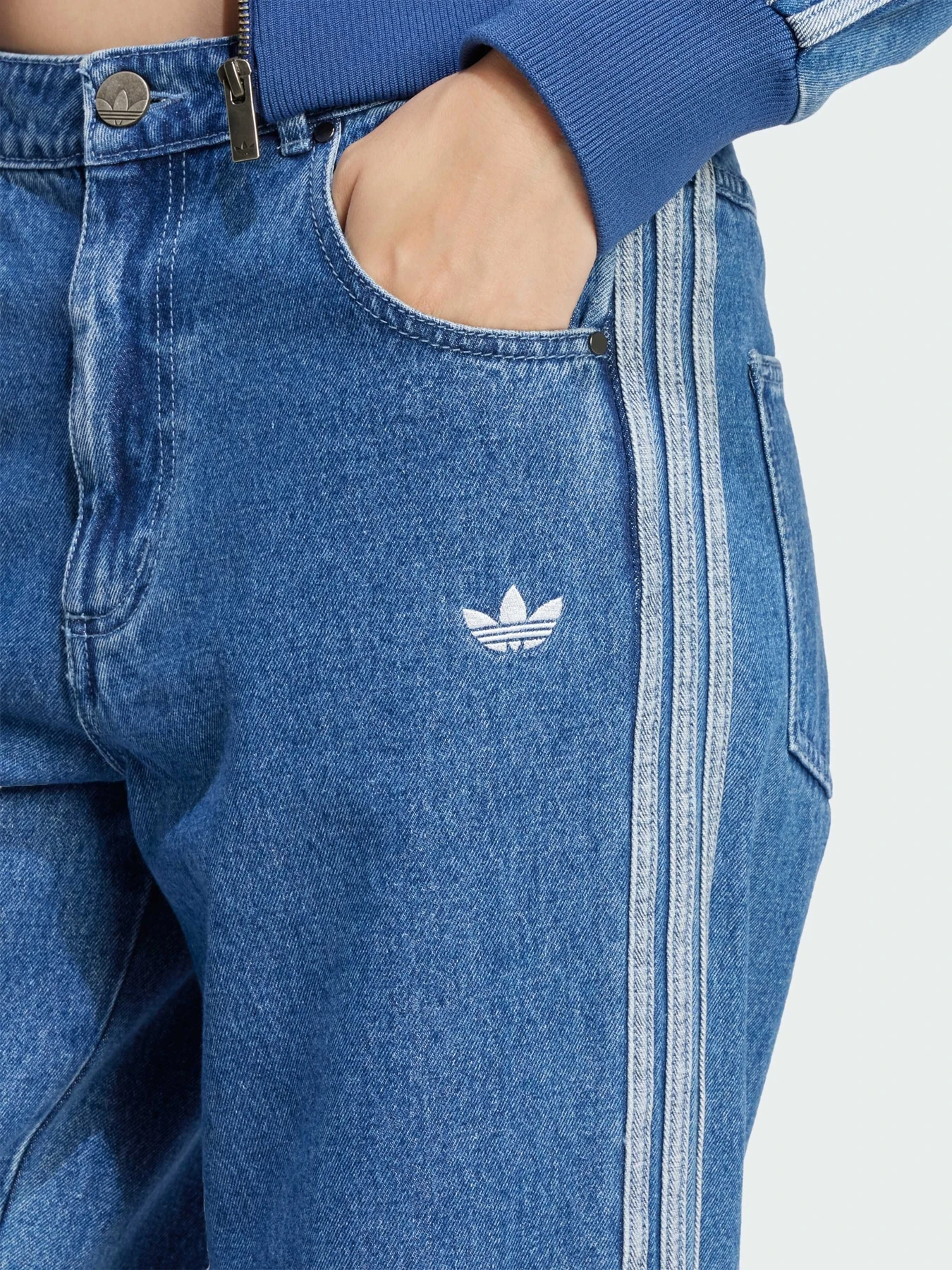 Джинсы Adidas Adicolor модель JD2574 Джинсы Adidas Adicolor модель JD2574 Фото