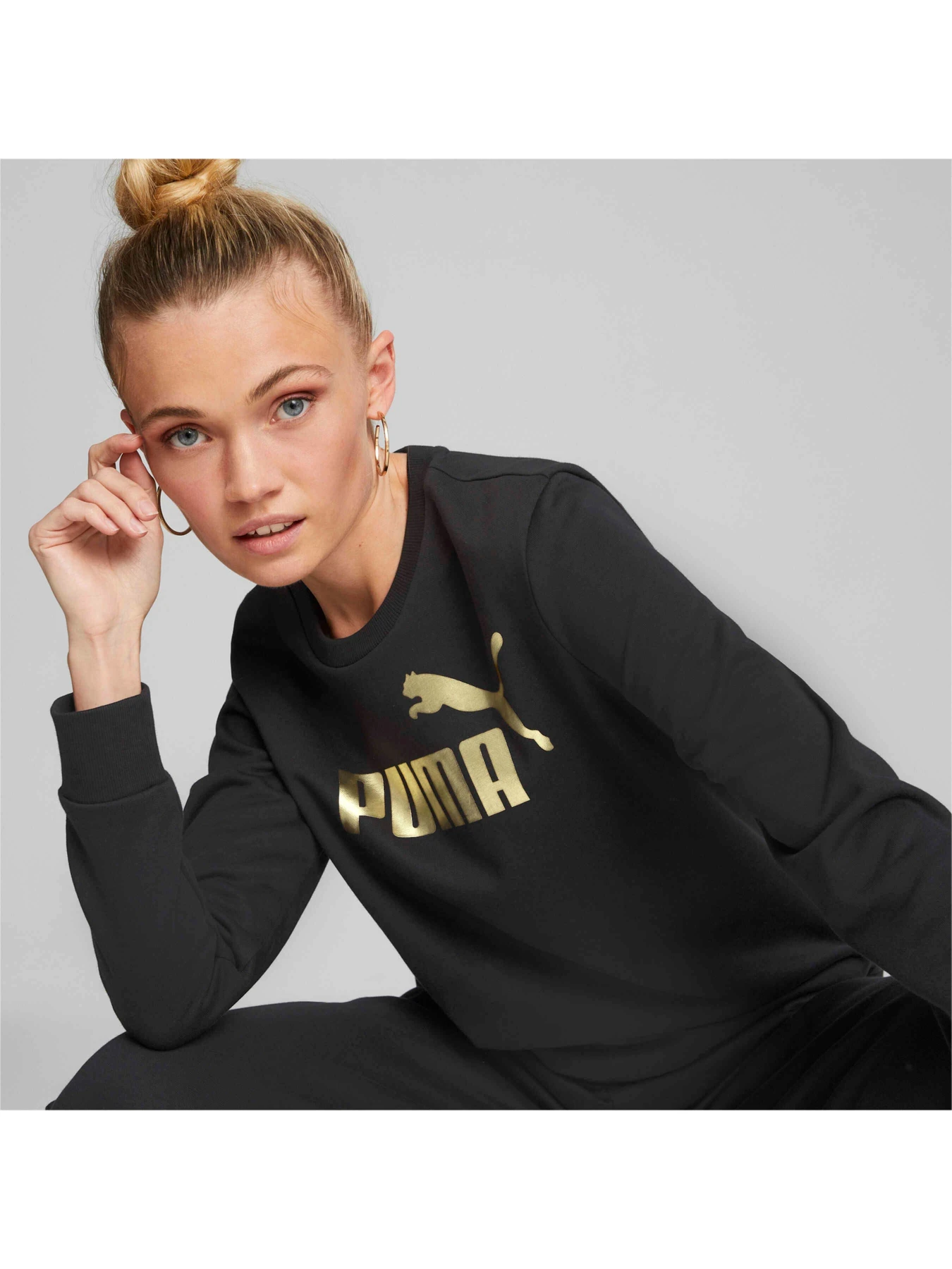 Худи и свитшоты PUMA Ess+ Metallic Logo Crew модель 849956 Худи и свитшоты PUMA Ess+ Metallic Logo Crew модель 849956 Фото