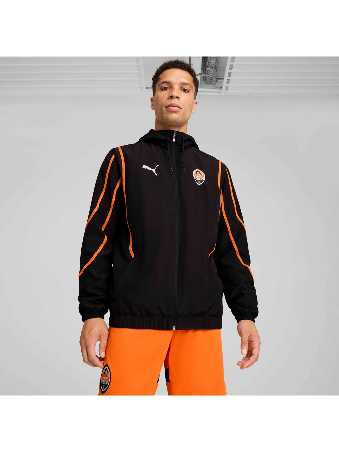 Куртки та дублянки PUMA Fcsd Prematch Woven Jacket модель 777852 Куртки та дублянки PUMA Fcsd Prematch Woven Jacket модель 777852 Фото