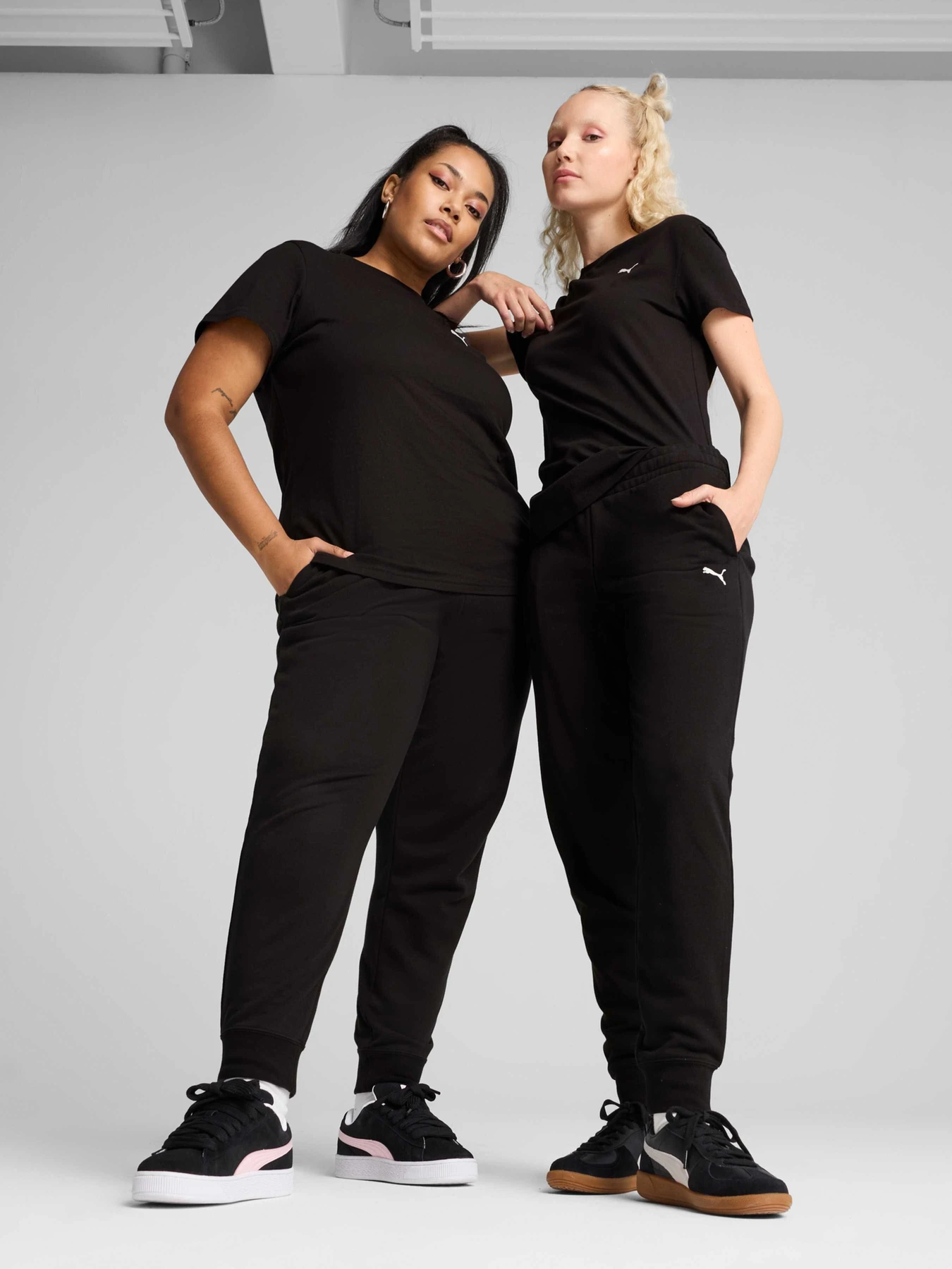 Штани PUMA Ess Sweatpants модель 683284 Штани PUMA Ess Sweatpants модель 683284 Фото
