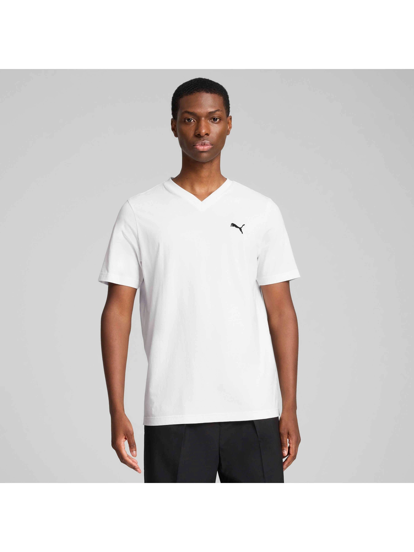 Футболки і поло PUMA Ess V-neck Tee модель 682548 Фото