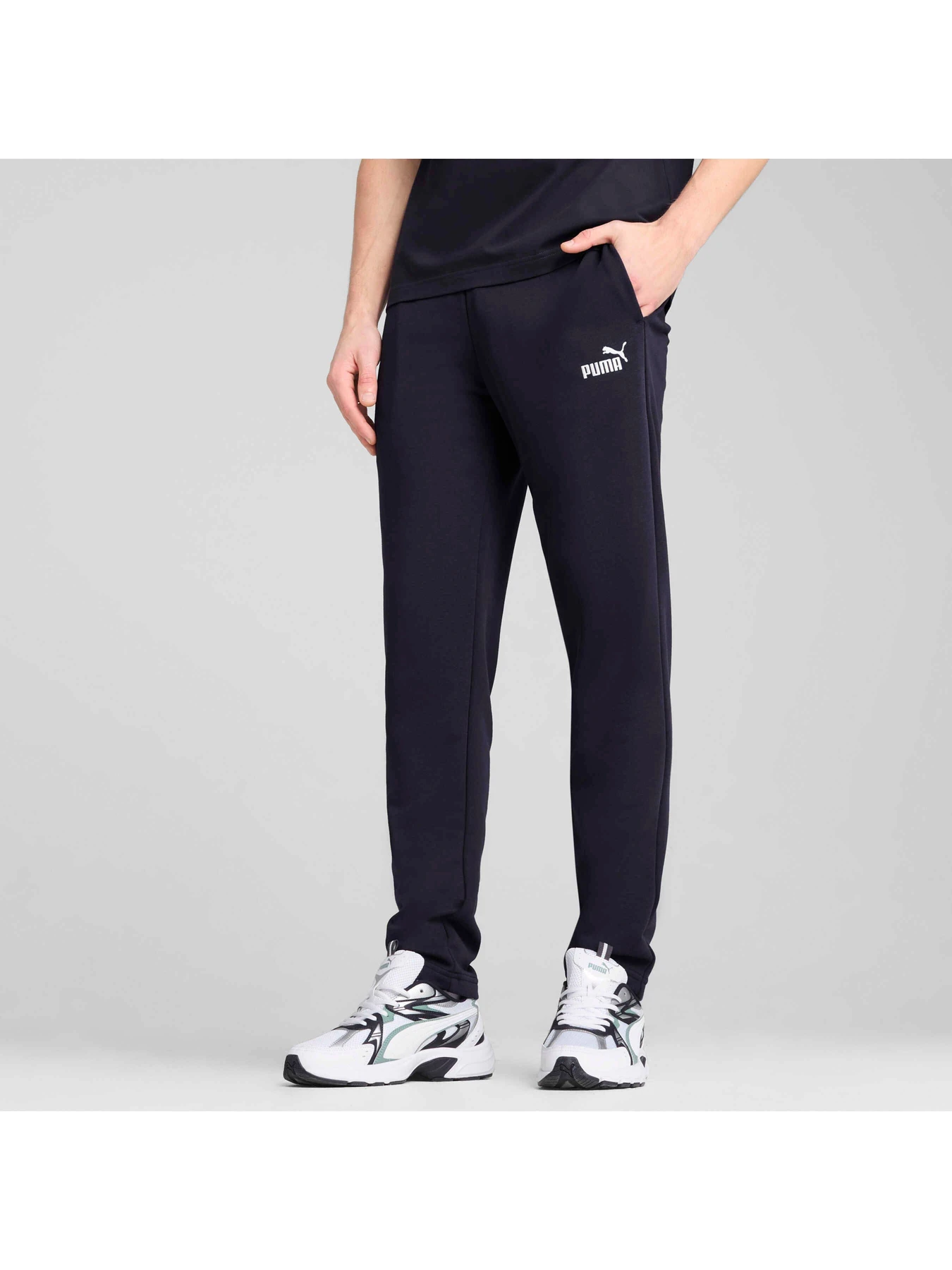 Штани PUMA Ess No. 1 Logo Sweatpants модель 682612 Фото
