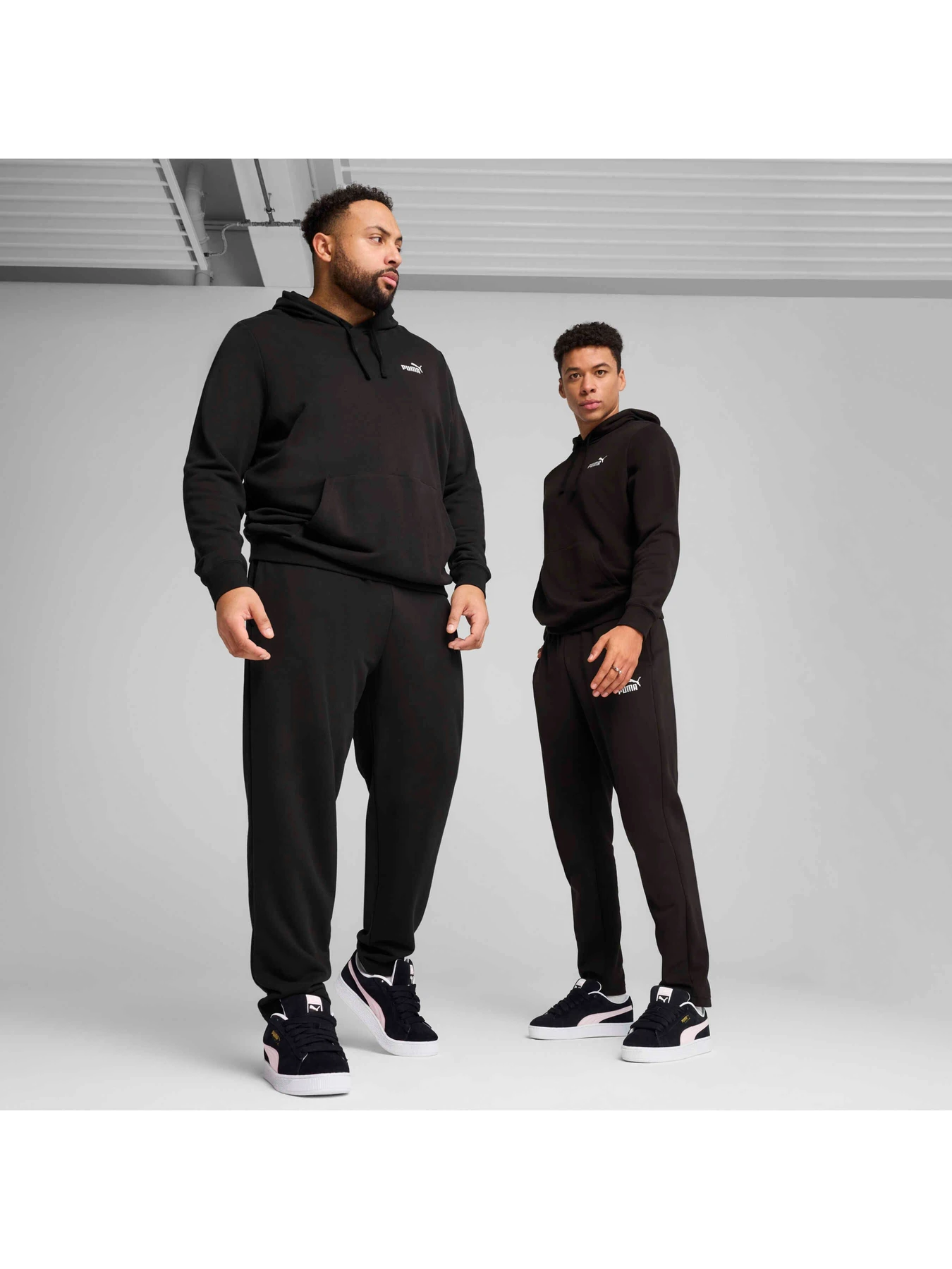 Брюки PUMA Ess No. 1 Logo Sweatpants модель 682612 Брюки PUMA Ess No. 1 Logo Sweatpants модель 682612 Фото