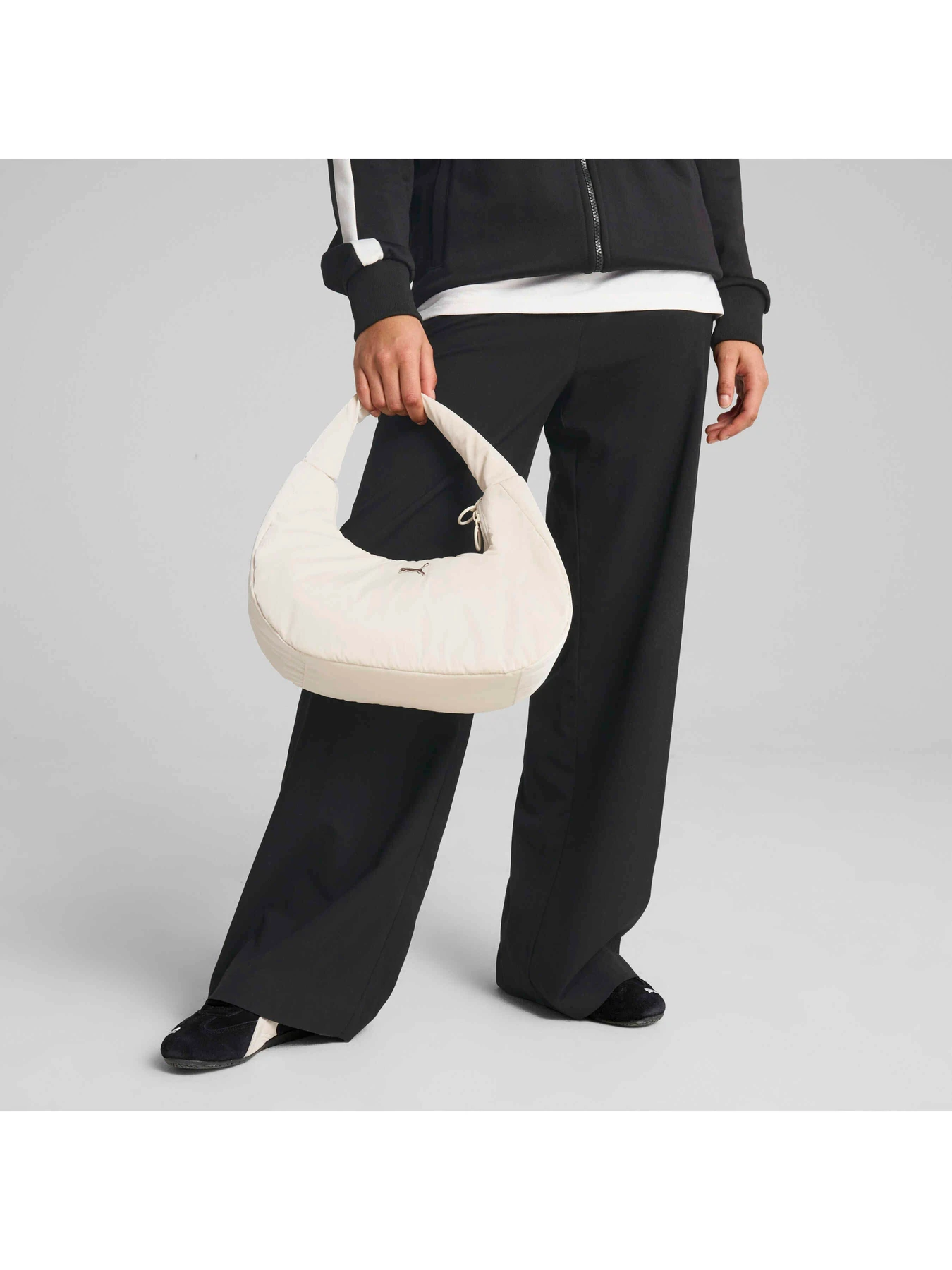 Сумки PUMA Up Hobo Bag модель 091299 Сумки PUMA Up Hobo Bag модель 091299 Фото