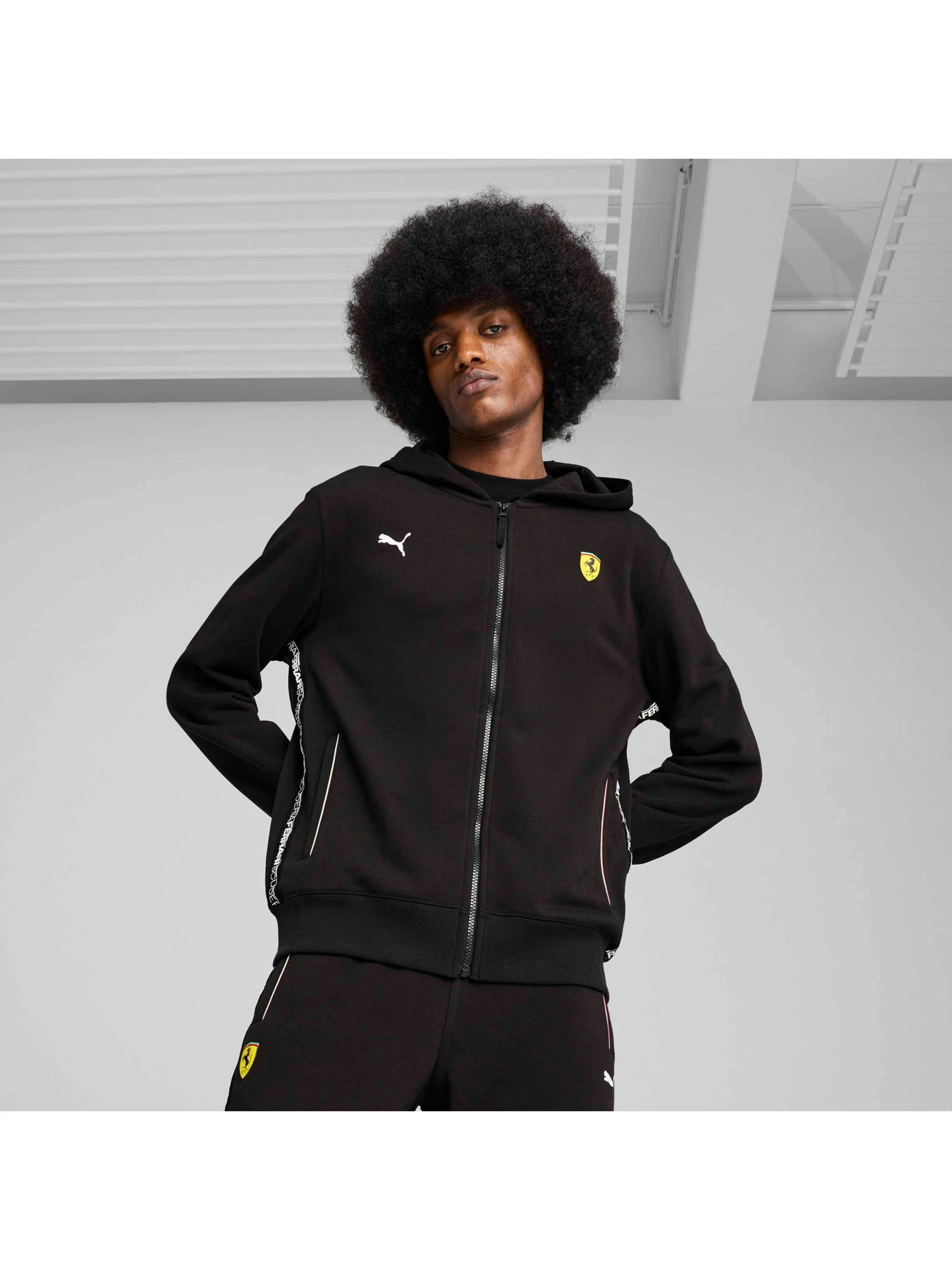 Худи и свитшоты PUMA Ferrari Race Sweatjacket модель 630182 Худи и свитшоты PUMA Ferrari Race Sweatjacket модель 630182 Фото