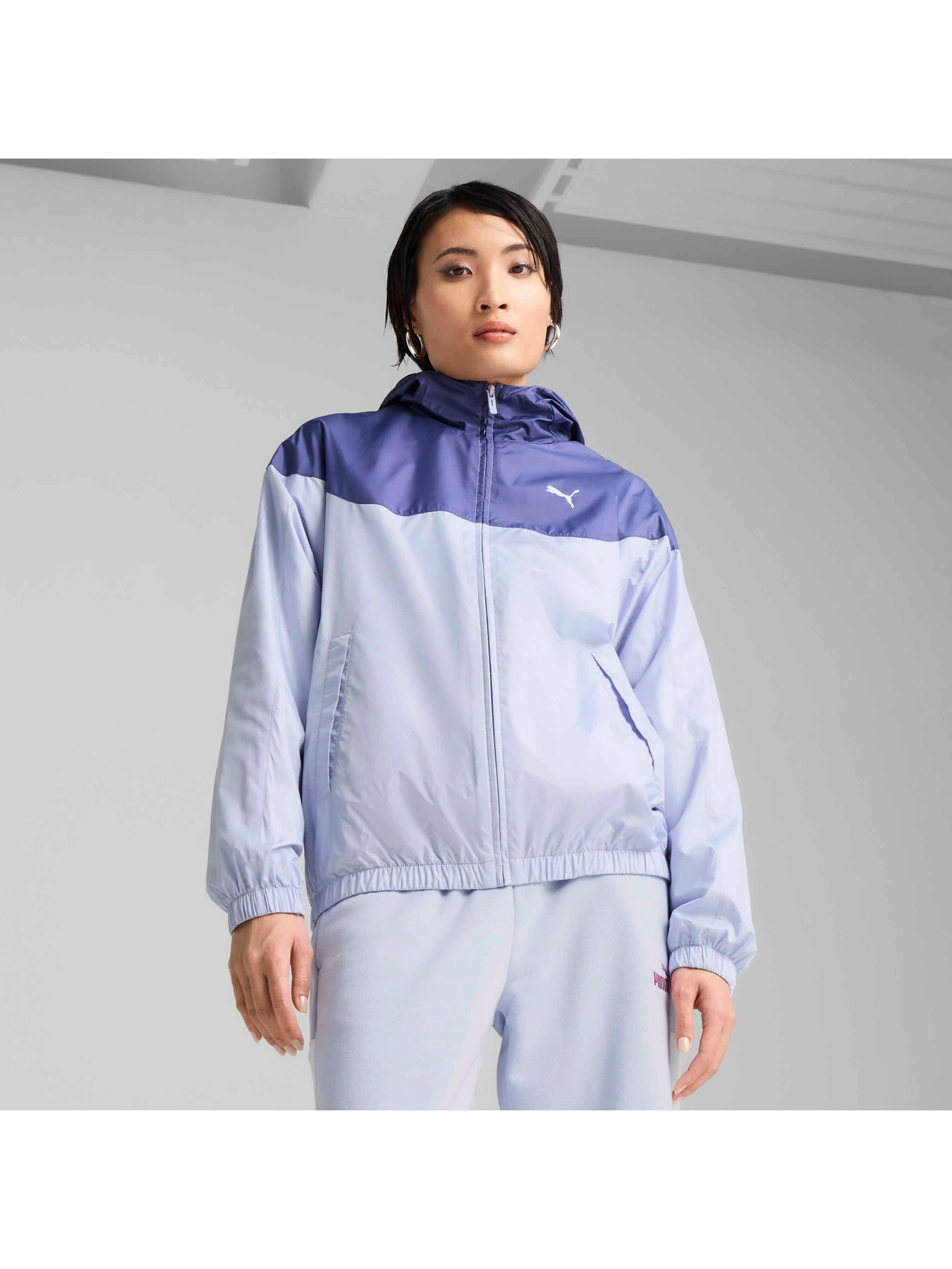 Куртки и дубленки PUMA Ess Relaxed Windbreaker модель 685134 Куртки и дубленки PUMA Ess Relaxed Windbreaker модель 685134 Фото