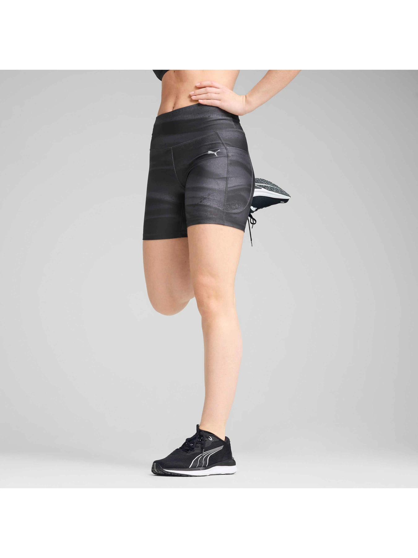 Брюки PUMA W Run Vlcty 5" Aop Shrt Tght модель 526872 Брюки PUMA W Run Vlcty 5" Aop Shrt Tght модель 526872 Фото