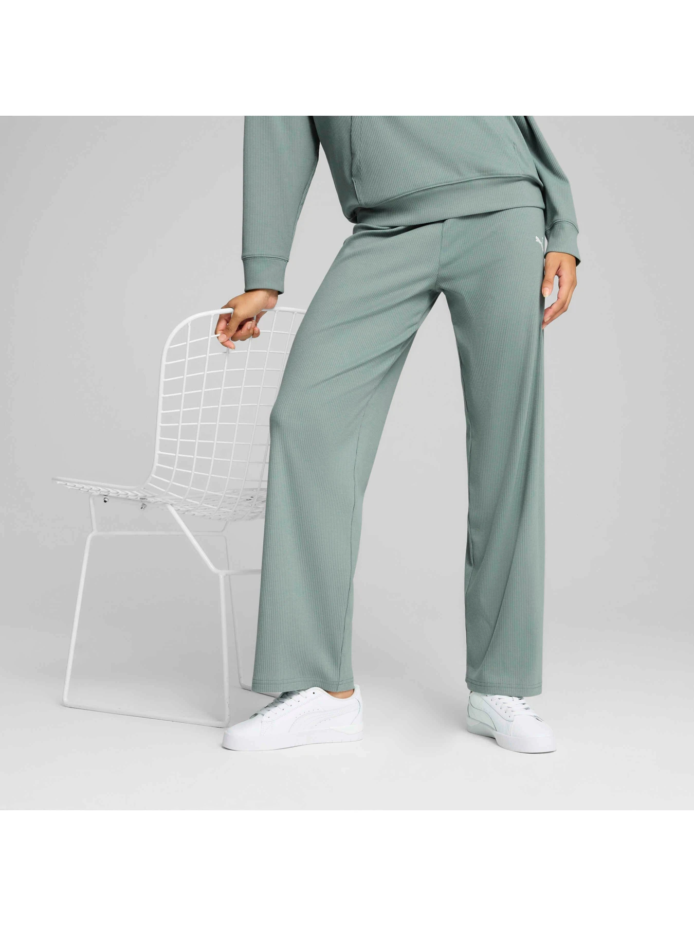 Штани PUMA Ess Elevated Pant модель 685025 Штани PUMA Ess Elevated Pant модель 685025 Фото