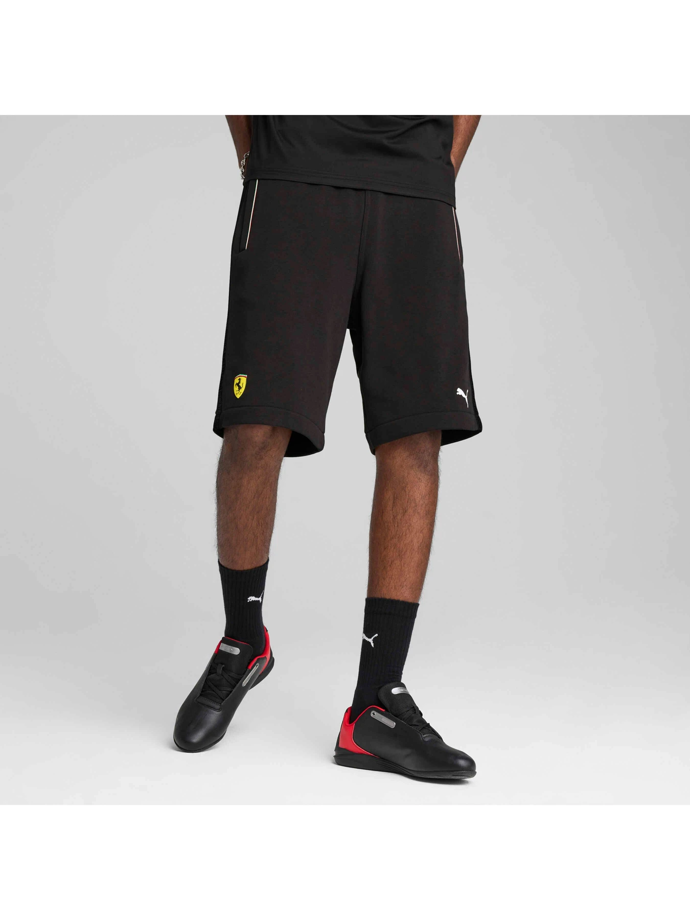 Шорты PUMA Ferrari Race Sweatshorts модель 630184 Фото
