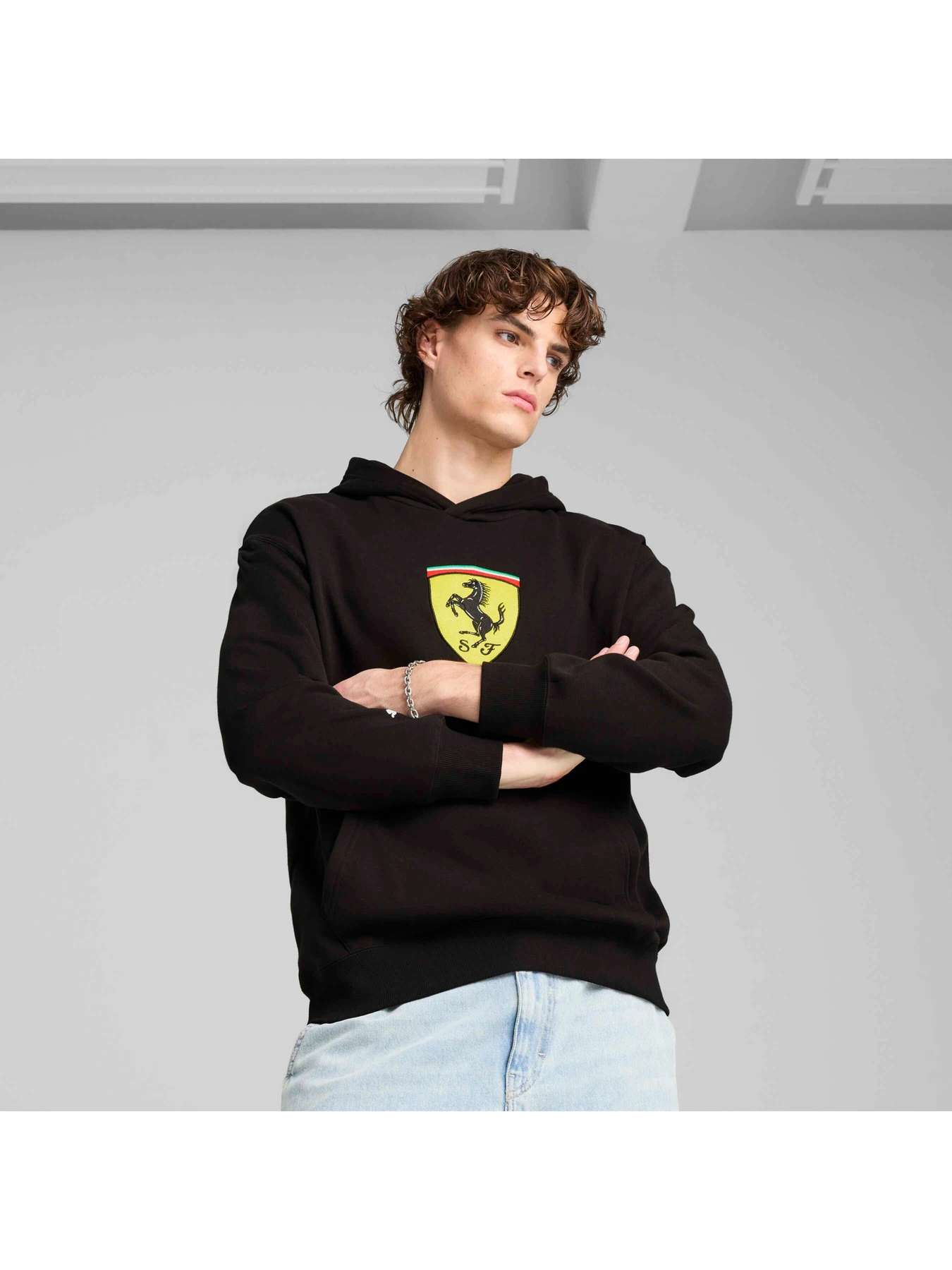 Худі та світшоти PUMA Ferrari Race Big Shld Hoodie модель 630192 Худі та світшоти PUMA Ferrari Race Big Shld Hoodie модель 630192 Фото