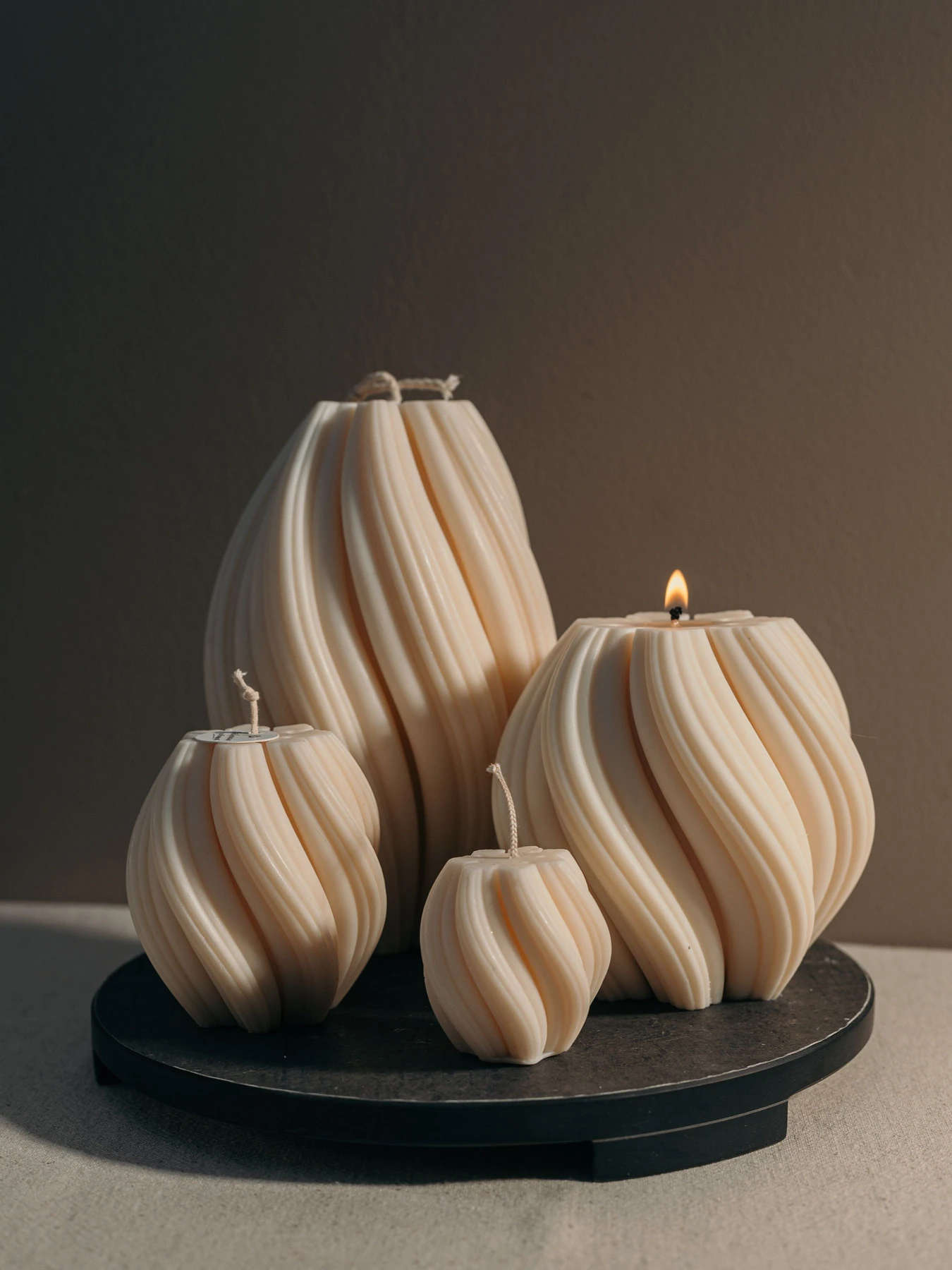 Фігурна свічка "Хвиля" з натурального оливкового воску Candle Design модель 110.1001/1002/1003/1004 Фігурна свічка "Хвиля" з натурального оливкового воску Candle Design модель 110.1001/1002/1003/1004 Фото