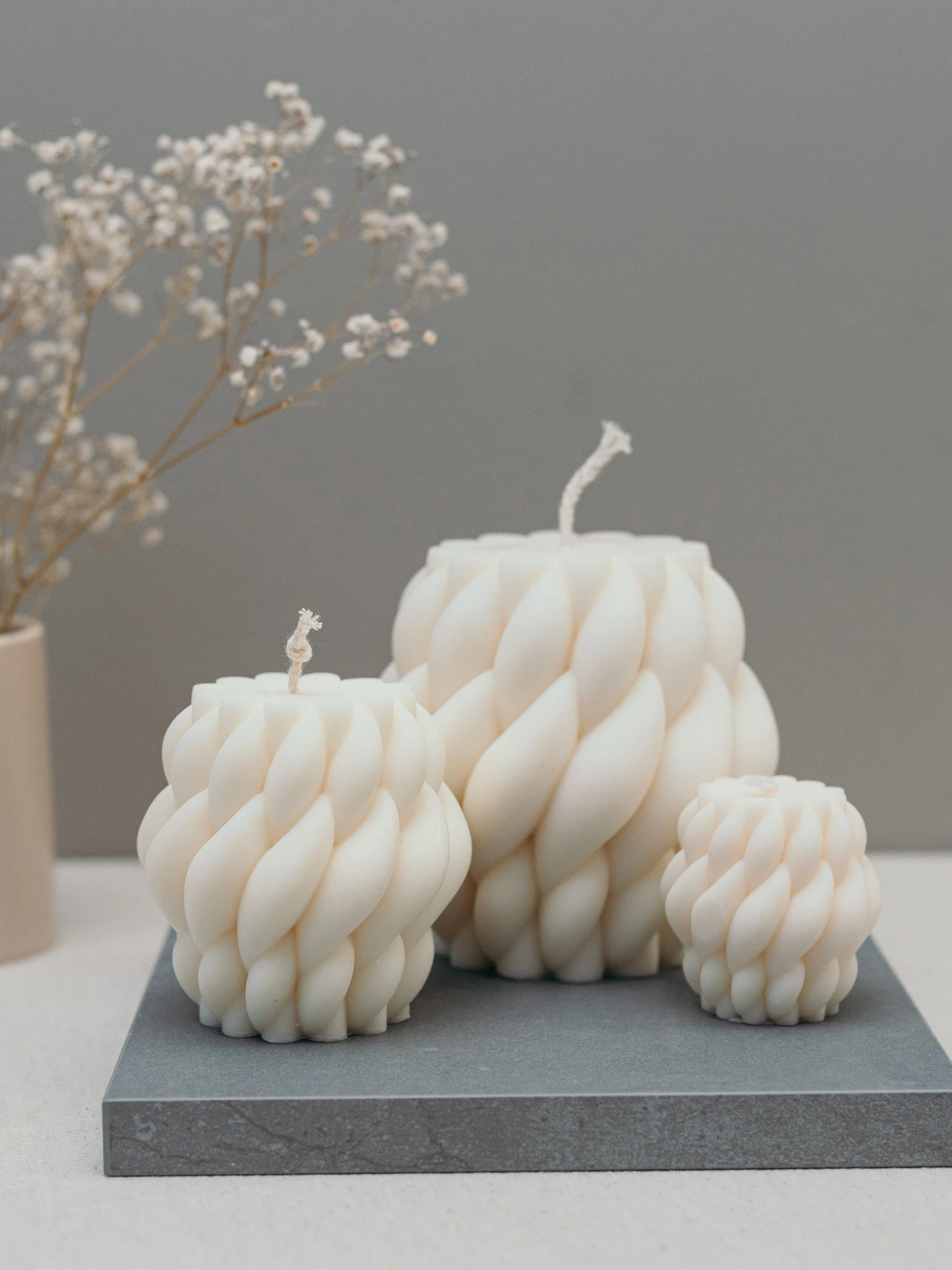 Фігурна свічка "В'язана" з натурального соєвого воску Candle Design модель 110.1008/1009/1010 Фігурна свічка "В'язана" з натурального соєвого воску Candle Design модель 110.1008/1009/1010 Фото