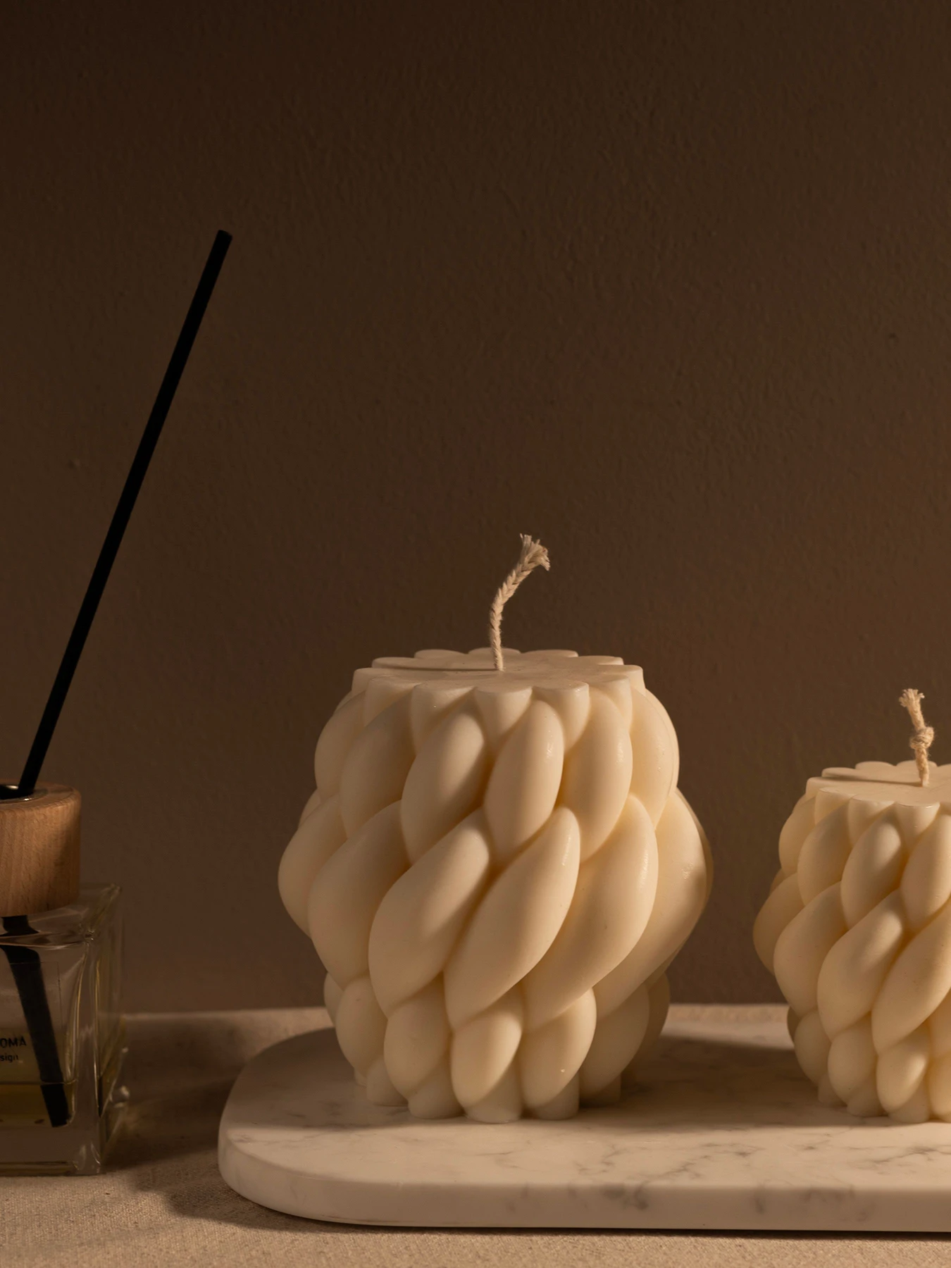 Фігурна свічка "В'язана" з натурального соєвого воску Candle Design модель 110.1008/1009/1010 Фігурна свічка "В'язана" з натурального соєвого воску Candle Design модель 110.1008/1009/1010 Фото