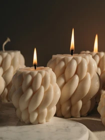 Фігурна свічка "В'язана" з натурального соєвого воску Candle Design модель 110.1008/1009/1010 Фото