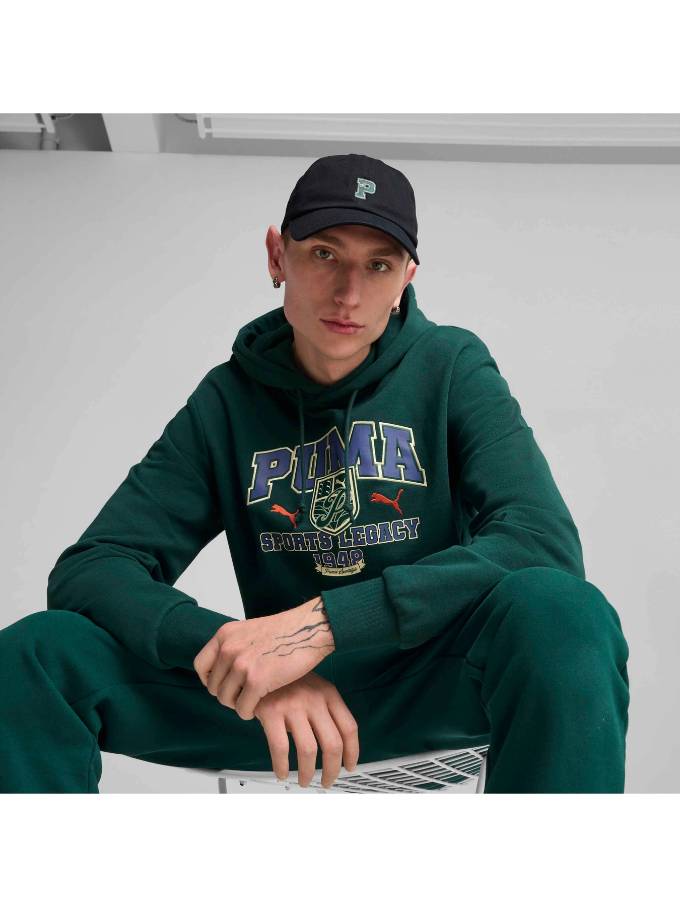 Шапки и кепки PUMA Wardrobe Ess Graphic Dad Cap модель 026155 Шапки и кепки PUMA Wardrobe Ess Graphic Dad Cap модель 026155 Фото