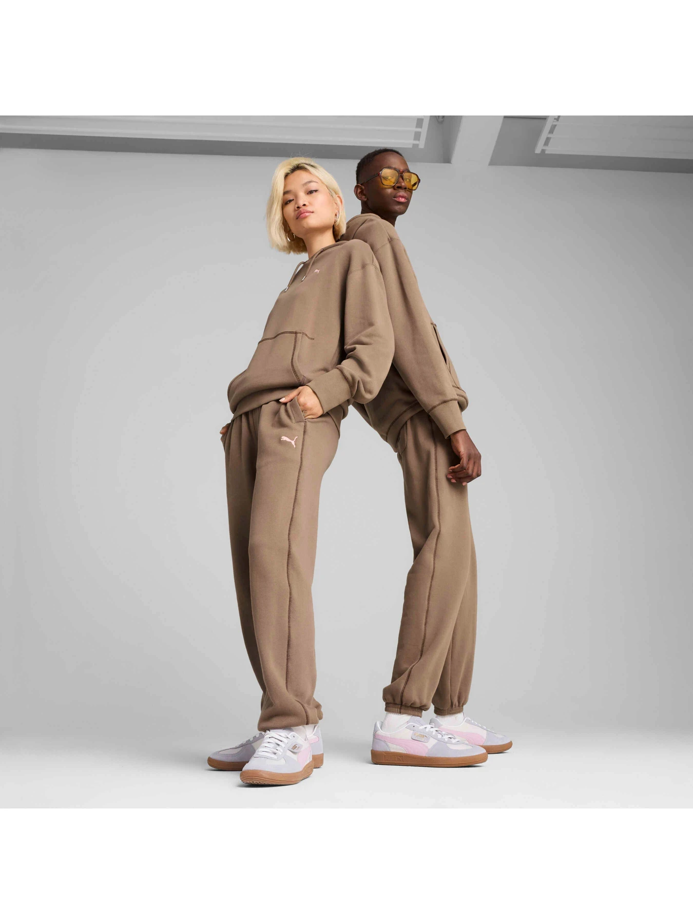 Брюки PUMA Premium Ess Sweatpants модель 629669 Фото