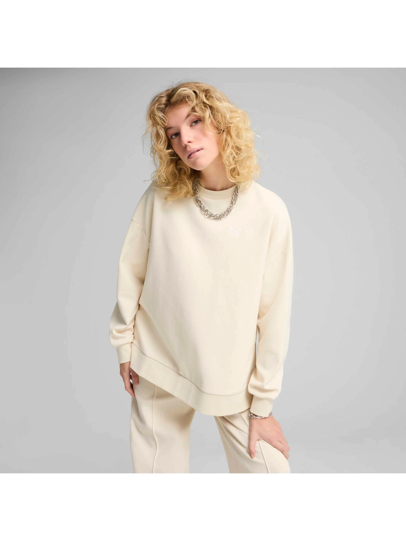 Худі та світшоти PUMA Wardrobe Ess Oversized Crew модель 630045 Худі та світшоти PUMA Wardrobe Ess Oversized Crew модель 630045 Фото