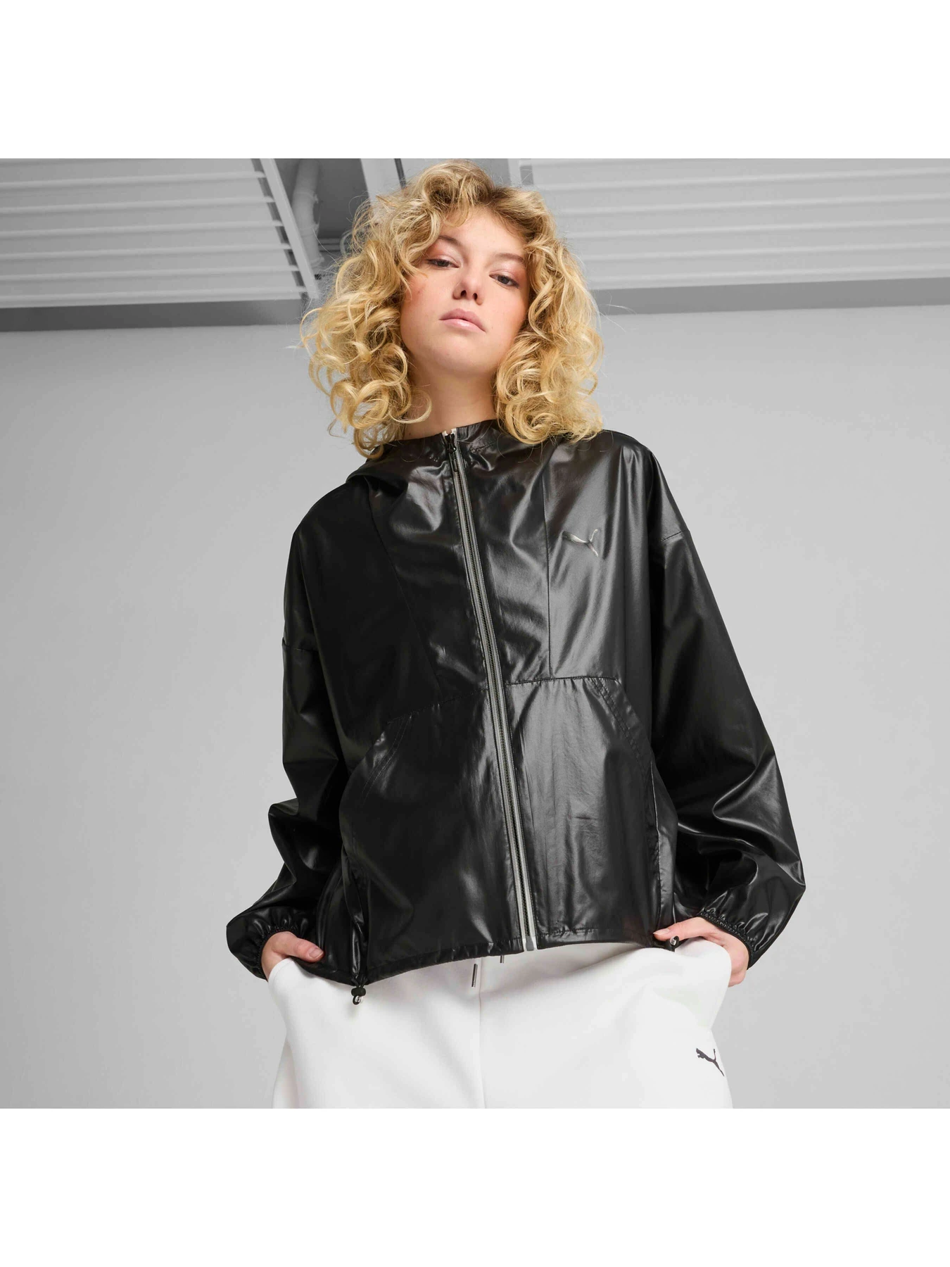 Куртки и дубленки PUMA Oversized Uv Wind Jacket модель 629917 Куртки и дубленки PUMA Oversized Uv Wind Jacket модель 629917 Фото