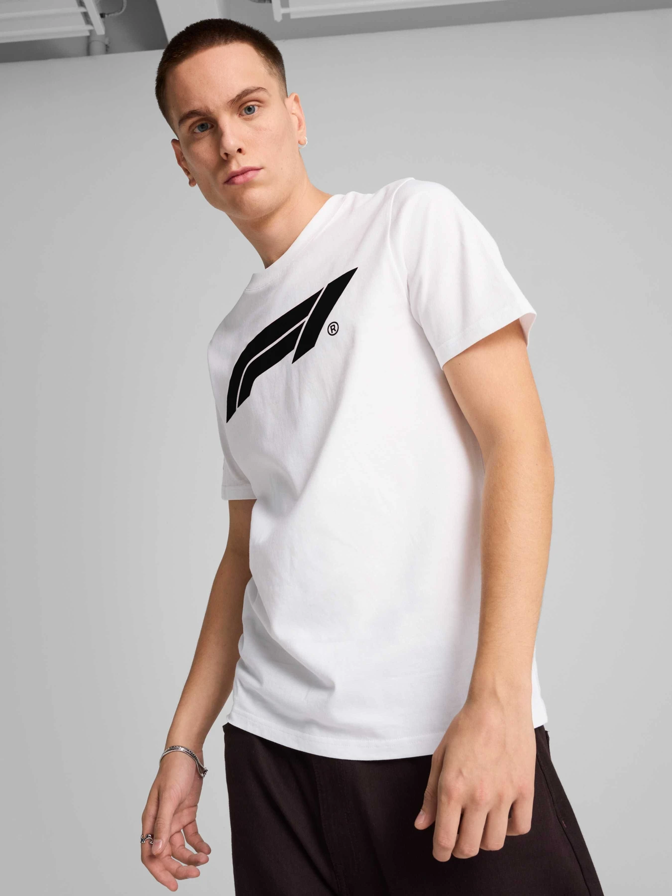 Футболки и поло PUMA F1 Ess Logo Tee 180g модель 633264 Футболки и поло PUMA F1 Ess Logo Tee 180g модель 633264 Фото