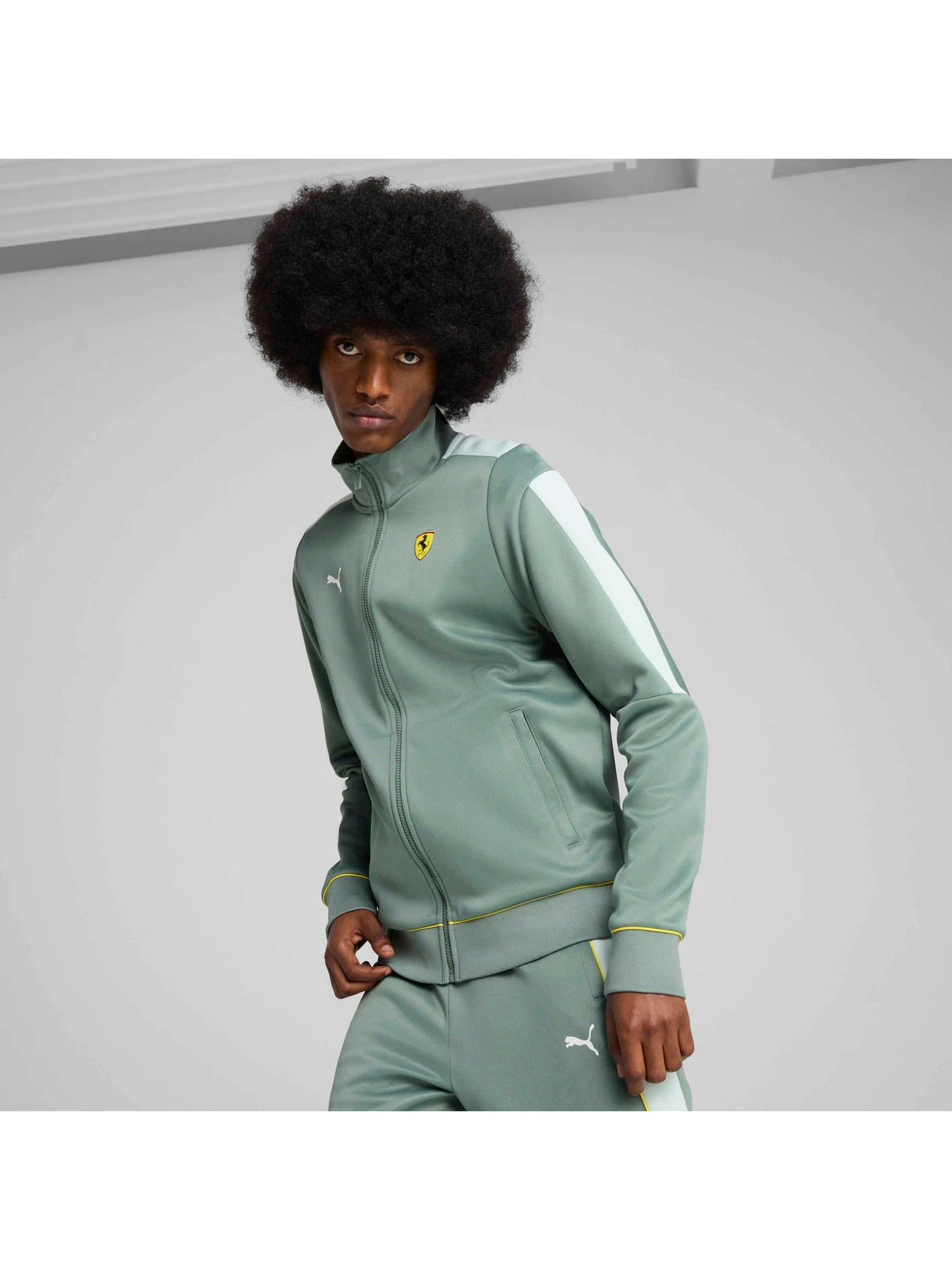 Куртки та дублянки PUMA Ferrari Race Mt7 Jacket модель 630194 Куртки та дублянки PUMA Ferrari Race Mt7 Jacket модель 630194 Фото