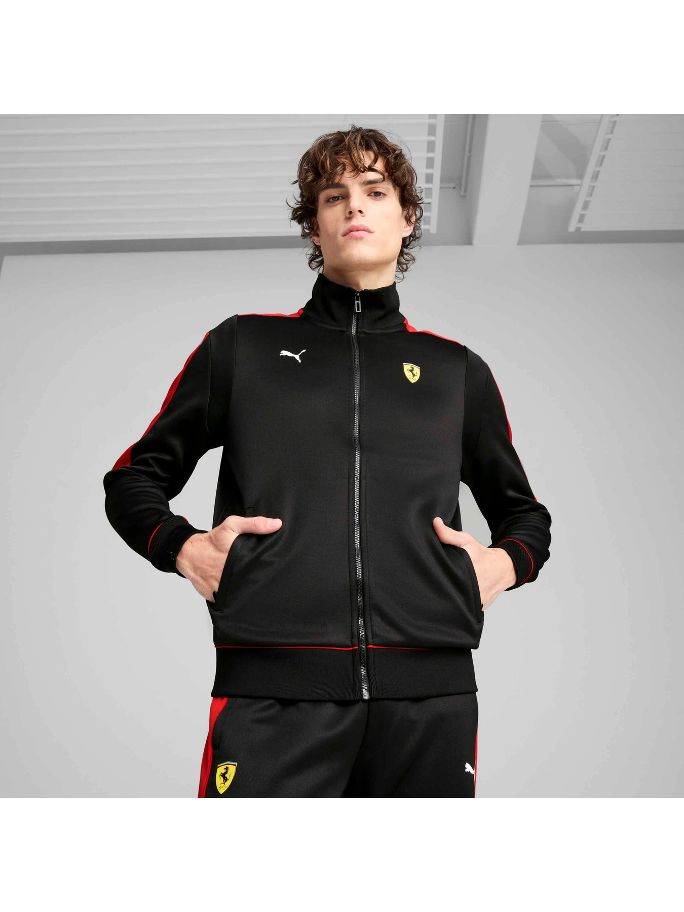 Куртки та дублянки PUMA Ferrari Race Mt7 Jacket модель 630194 Куртки та дублянки PUMA Ferrari Race Mt7 Jacket модель 630194 Фото