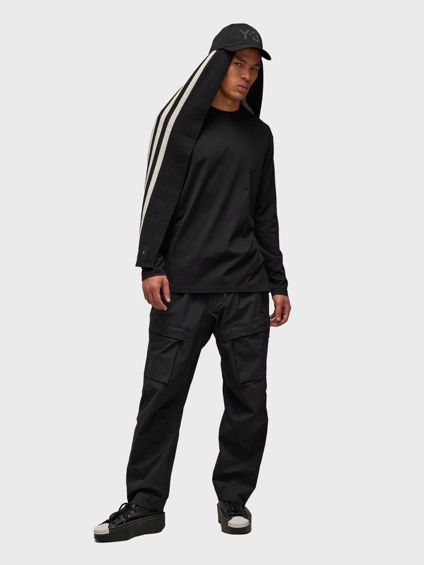Худи и свитшоты Adidas модель IW0068 Худи и свитшоты Adidas модель IW0068 Фото