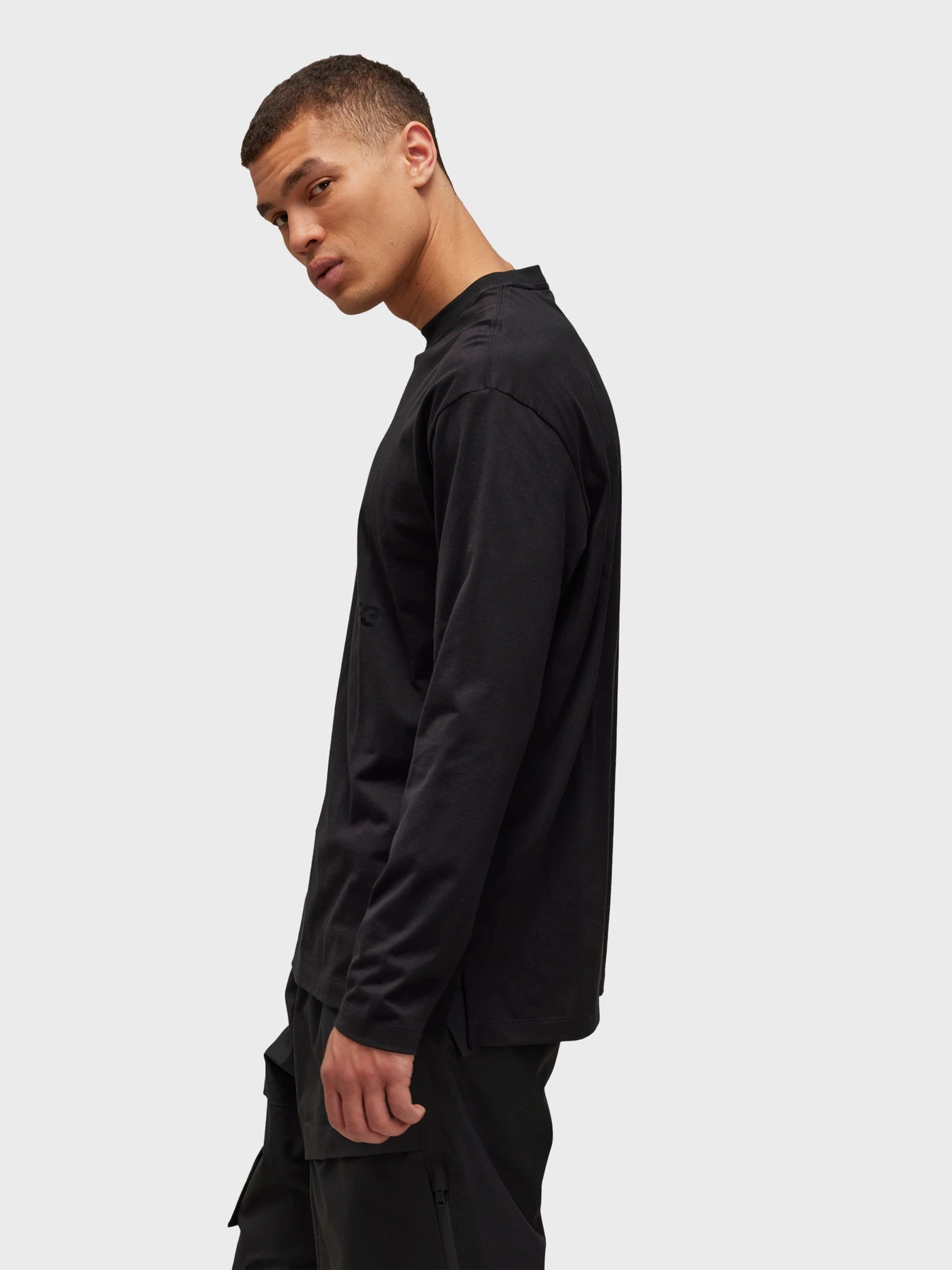 Худи и свитшоты Adidas модель IW0068 Худи и свитшоты Adidas модель IW0068 Фото