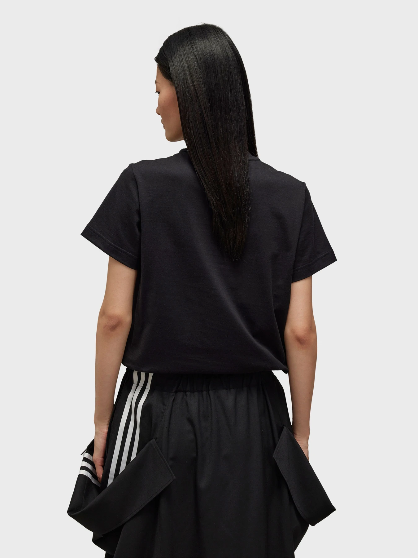 Футболки і поло Adidas модель IW0069 Футболки і поло Adidas модель IW0069 Фото