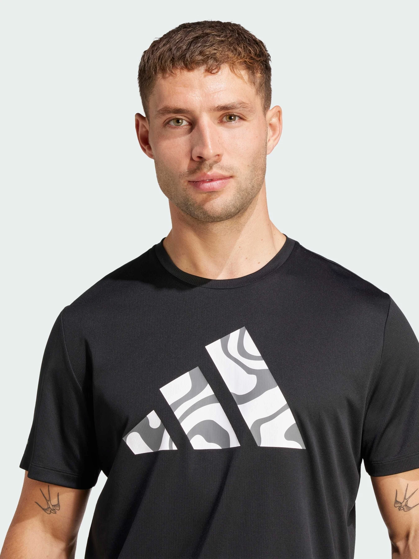 Футболки и поло Adidas модель JD2332 Футболки и поло Adidas модель JD2332 Фото