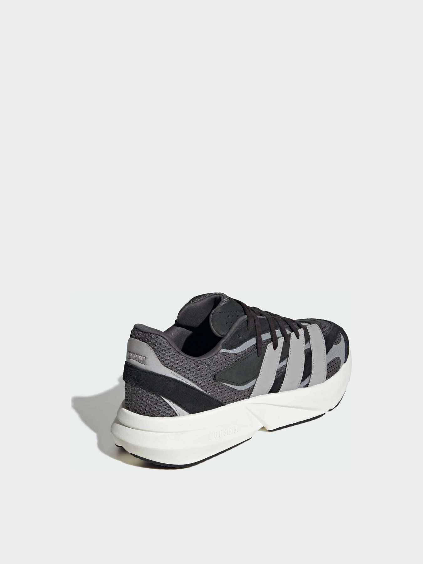 Кроссовки Adidas модель JH6943 Кроссовки Adidas модель JH6943 Фото