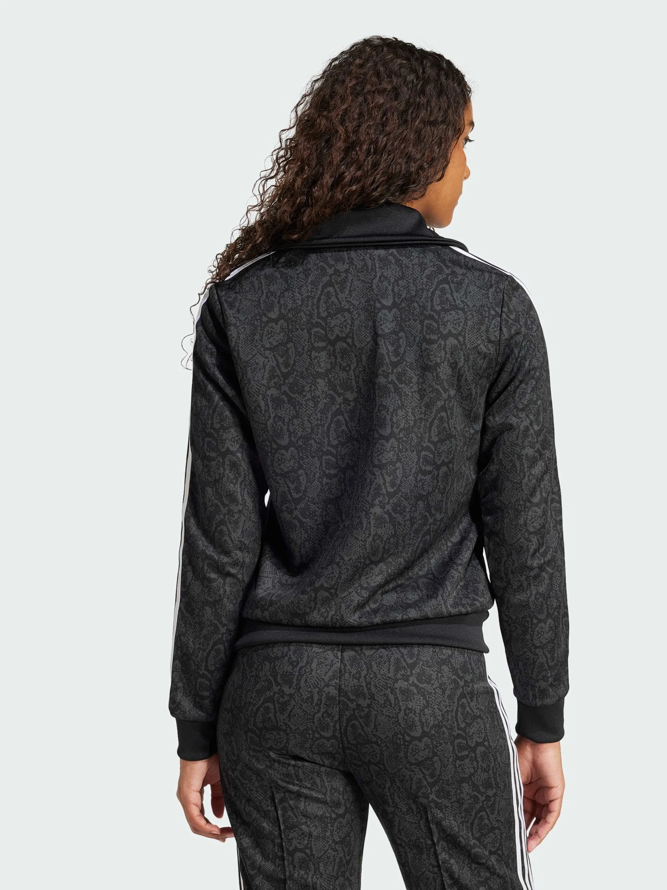 Худі та світшоти Adidas Graphics модель JI8404 Худі та світшоти Adidas Graphics модель JI8404 Фото