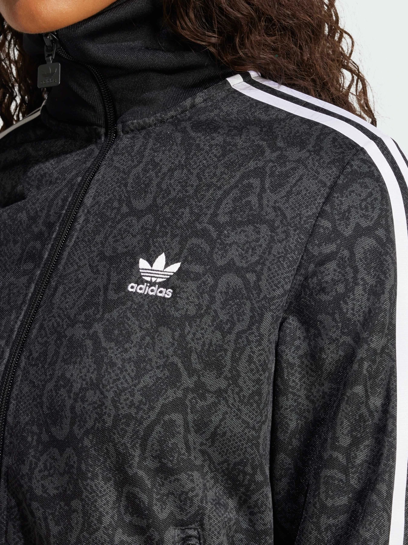 Худі та світшоти Adidas Graphics модель JI8404 Худі та світшоти Adidas Graphics модель JI8404 Фото