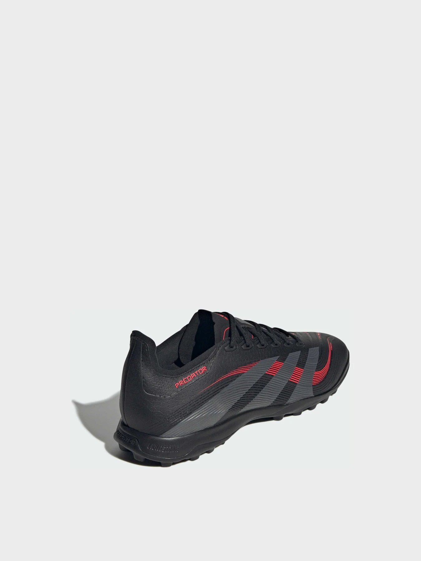 Кроссовки Adidas Predator модель ID3768 Кроссовки Adidas Predator модель ID3768 Фото