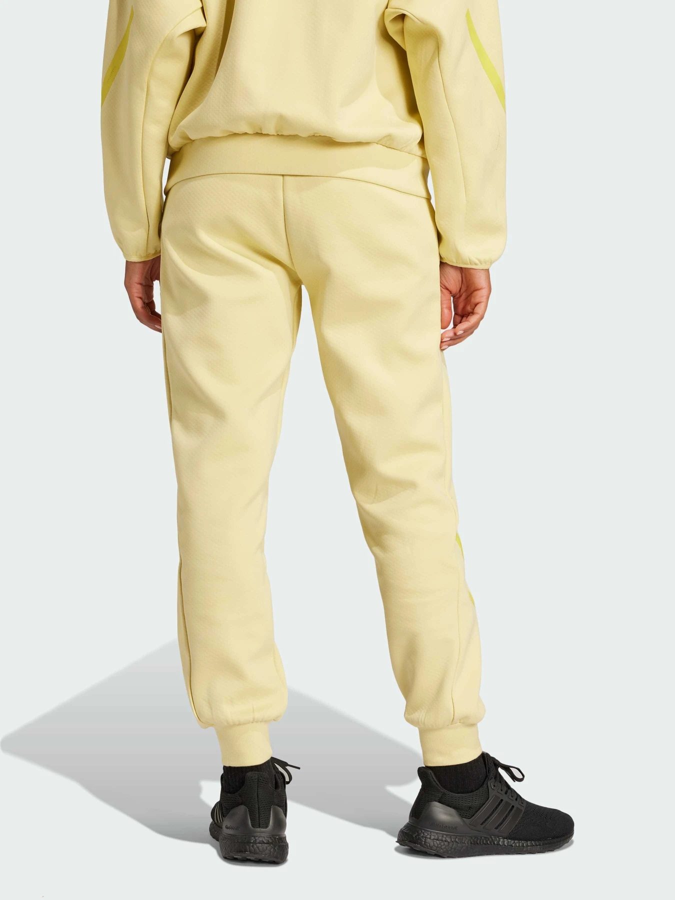 Штани Adidas ZNE модель JJ4770 Штани Adidas ZNE модель JJ4770 Фото