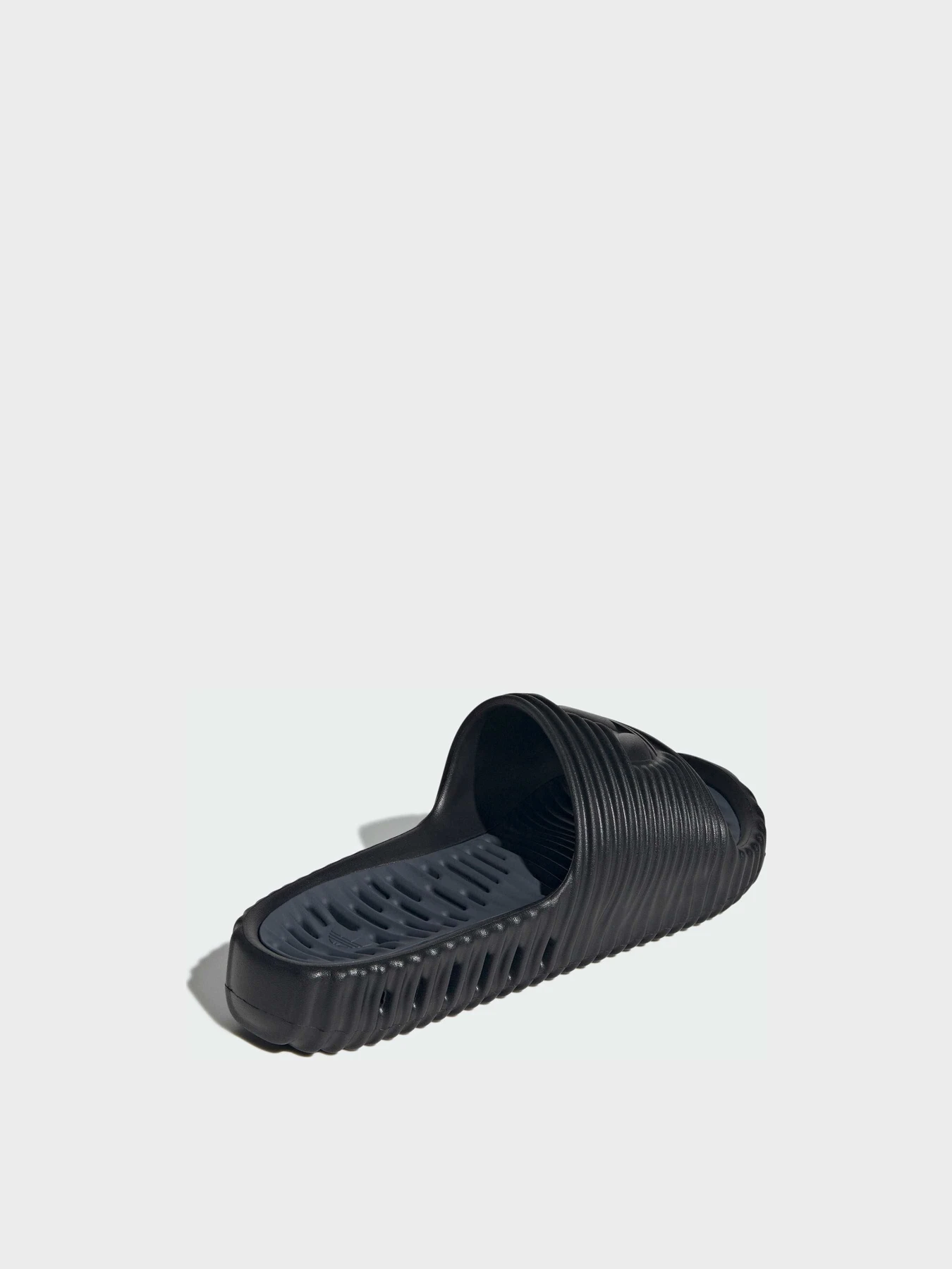 Шлёпанцы Adidas Adilette модель IH6159 Шлёпанцы Adidas Adilette модель IH6159 Фото