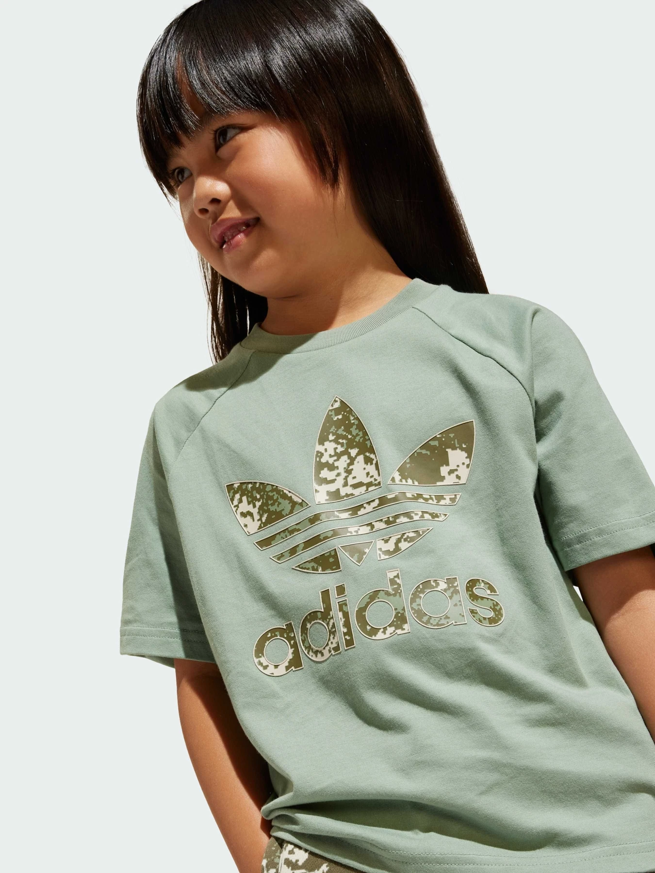 Костюмы Adidas Graphics модель JJ0274 Костюмы Adidas Graphics модель JJ0274 Фото