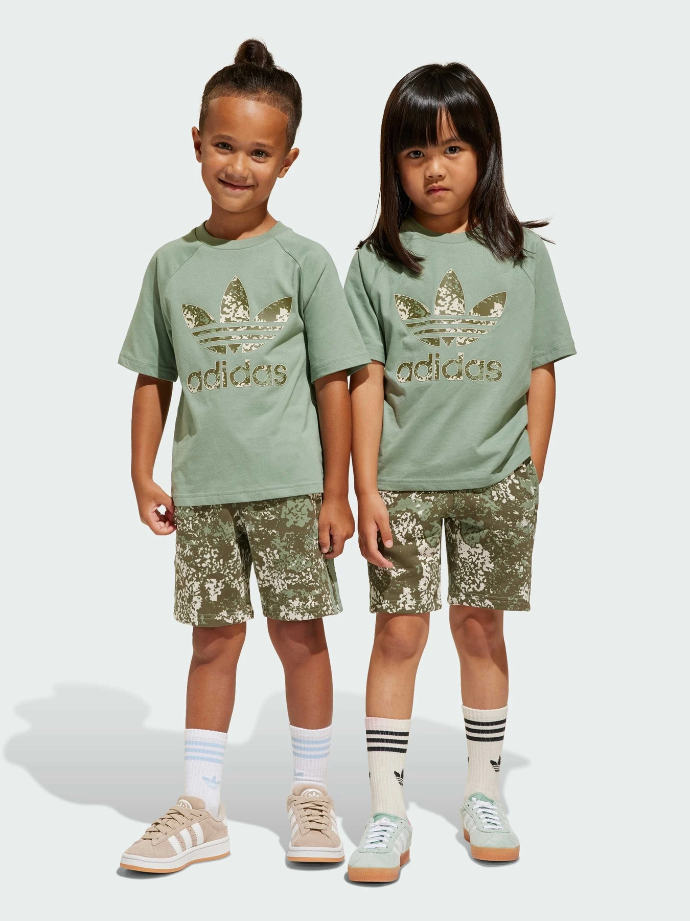 Костюмы Adidas Graphics модель JJ0274 Костюмы Adidas Graphics модель JJ0274 Фото