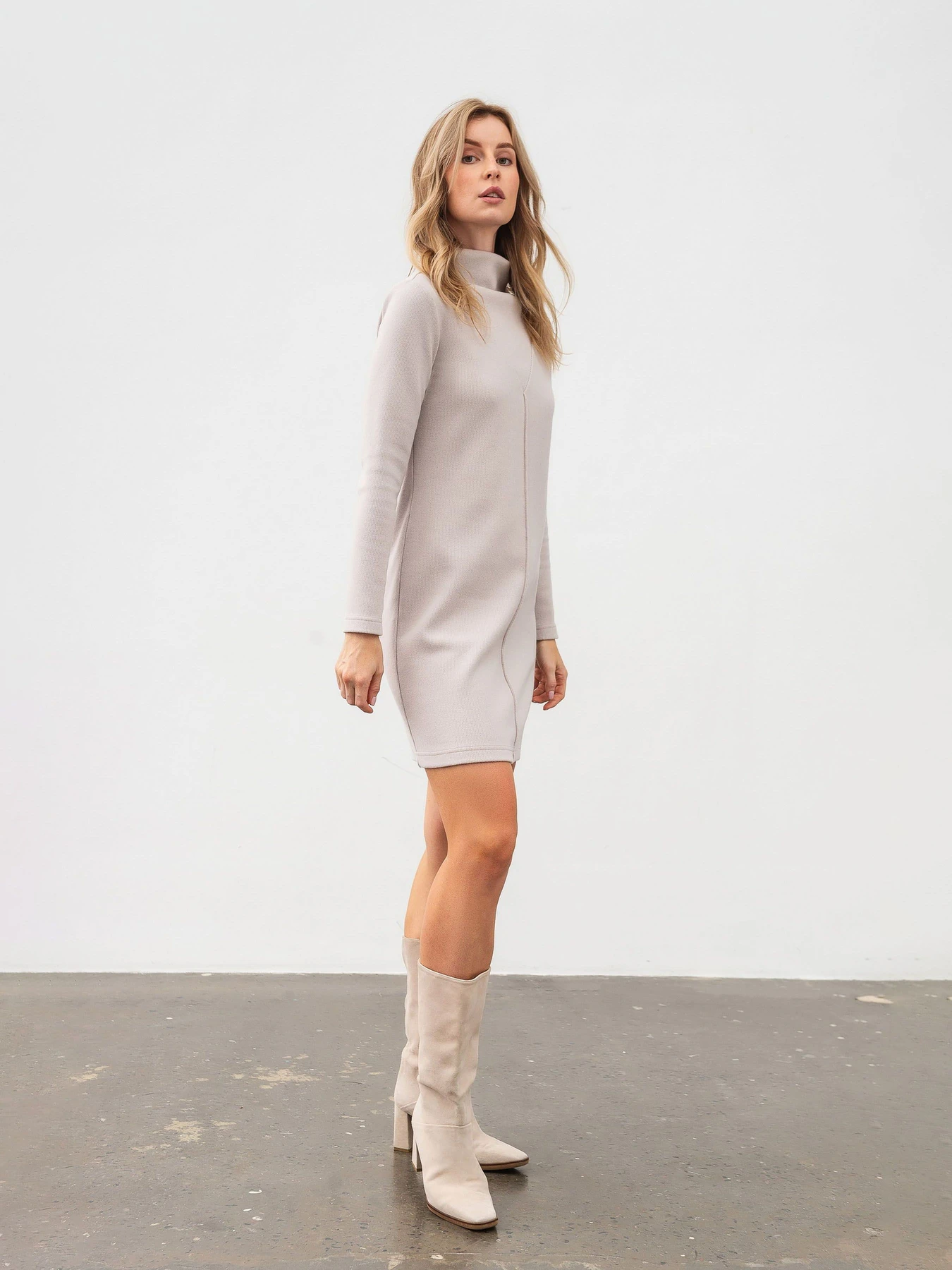 Платья Lesia модель Liam01BeigeWMNSDRSSLS Фото