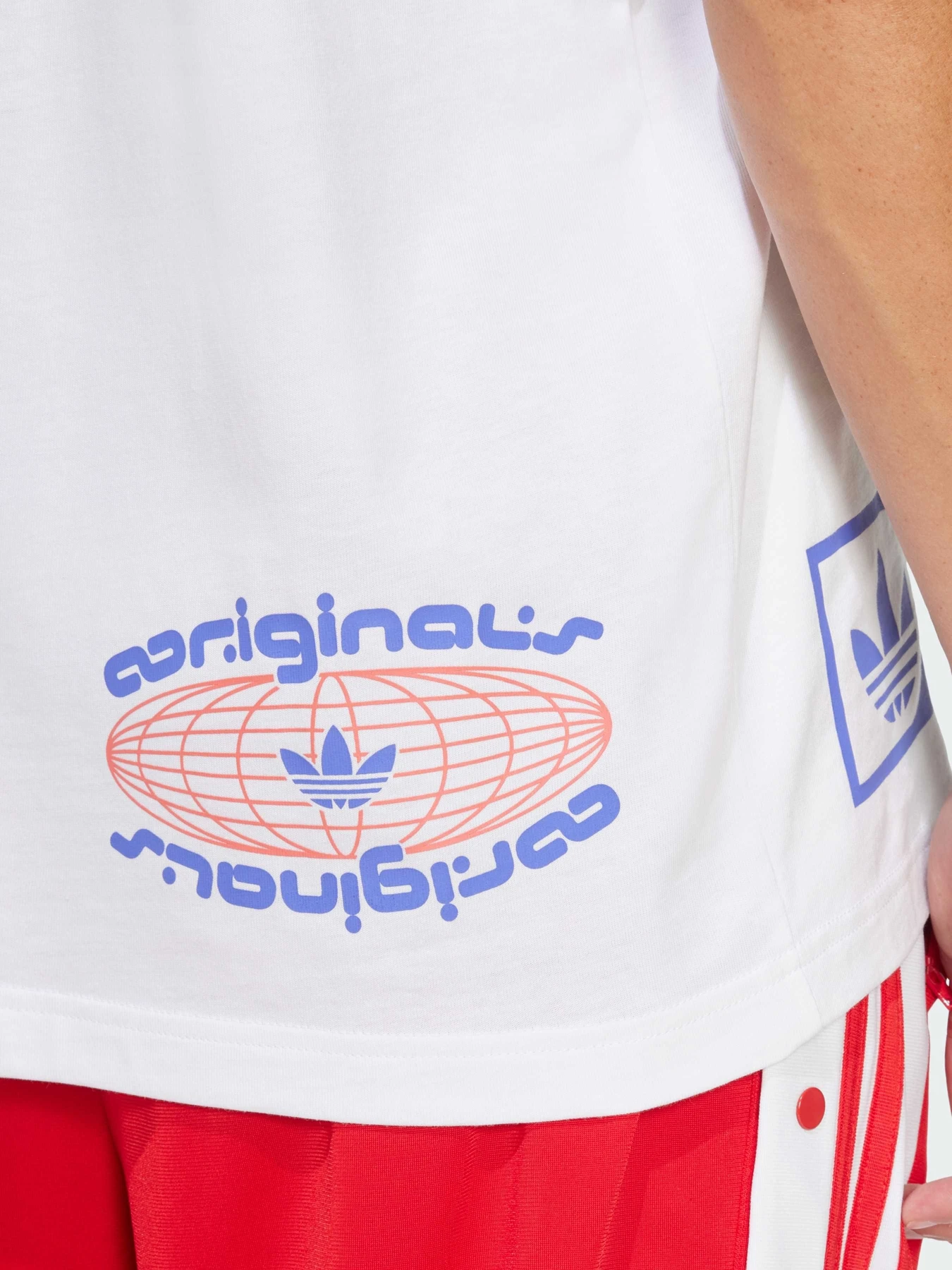 Футболки і поло Adidas Graphics модель JD0663 Фото
