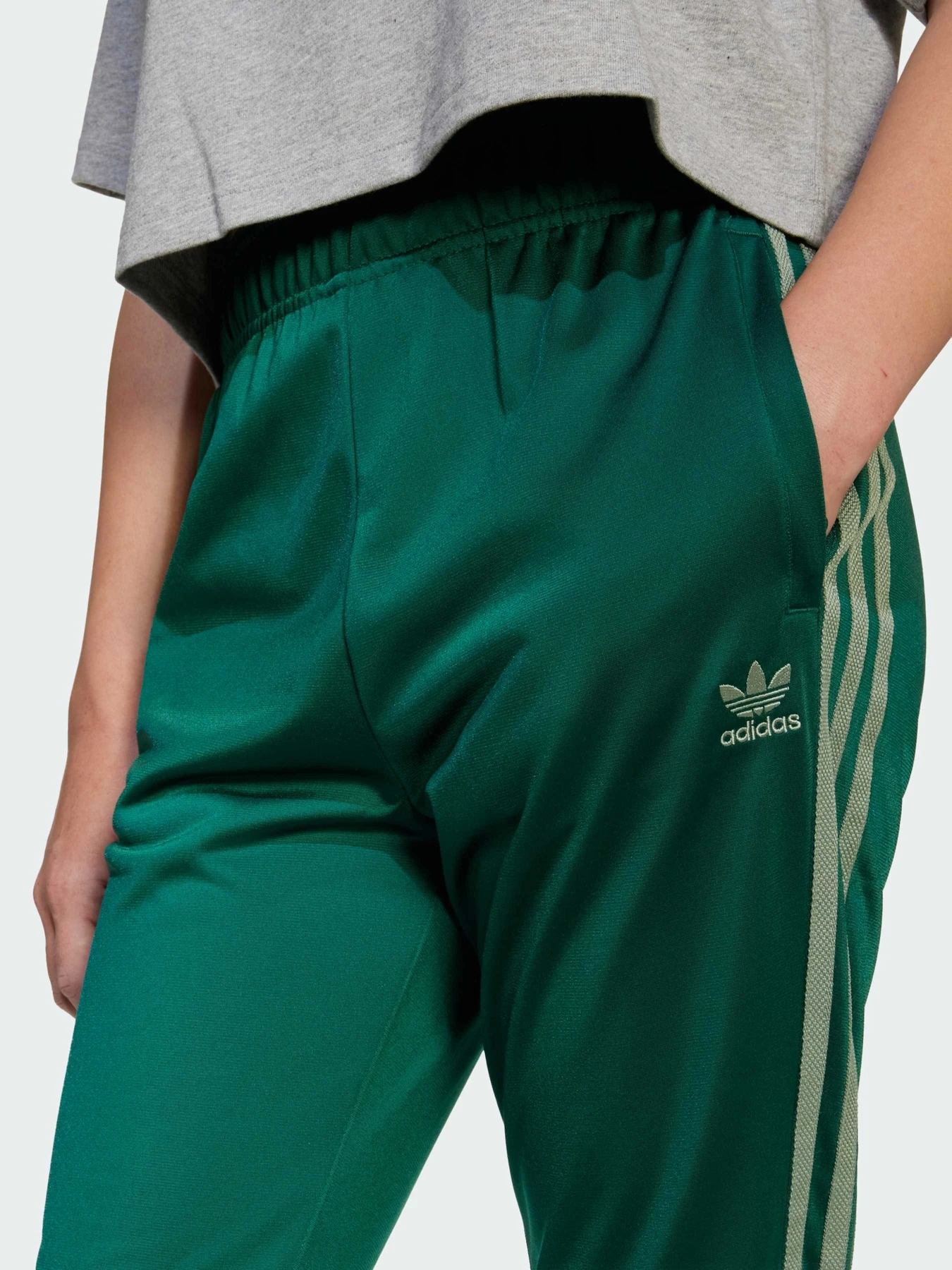 Брюки Adidas Adicolor модель JD1616 Брюки Adidas Adicolor модель JD1616 Фото