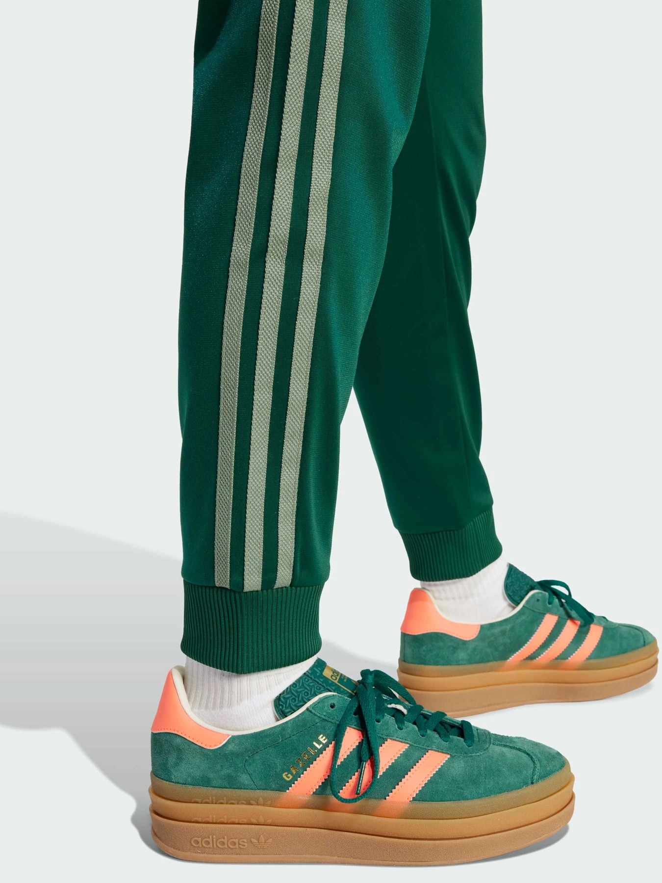 Брюки Adidas Adicolor модель JD1616 Брюки Adidas Adicolor модель JD1616 Фото