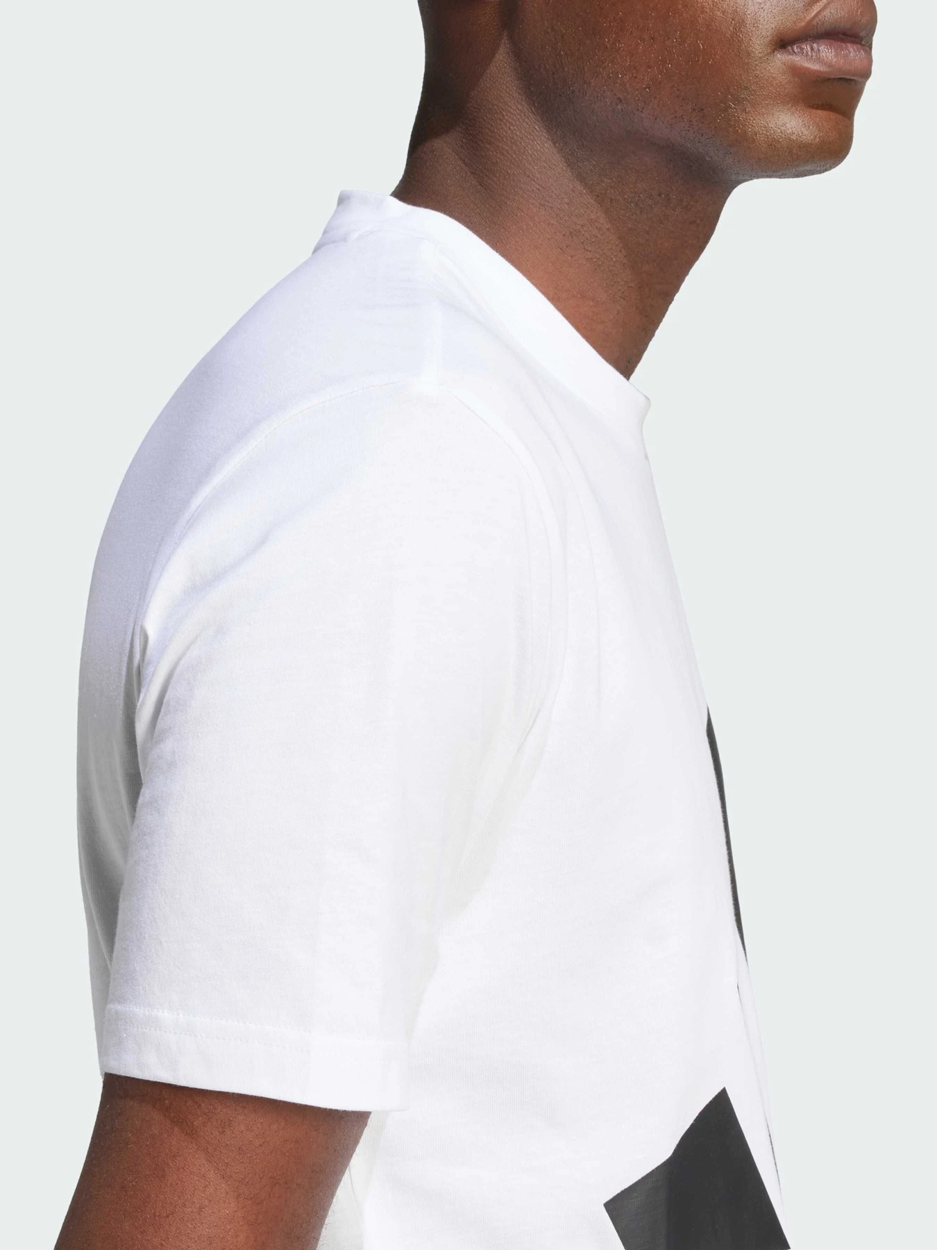 Футболки і поло Adidas модель JE8943 Футболки і поло Adidas модель JE8943 Фото