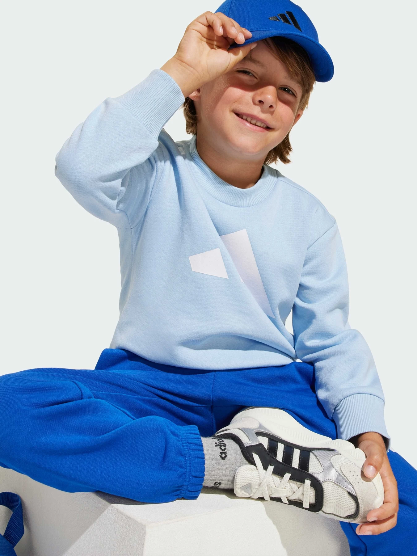 Костюмы Adidas модель JC9726 Костюмы Adidas модель JC9726 Фото