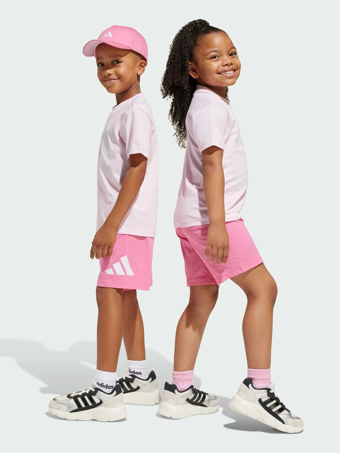 Костюмы Adidas модель JE1378 Костюмы Adidas модель JE1378 Фото