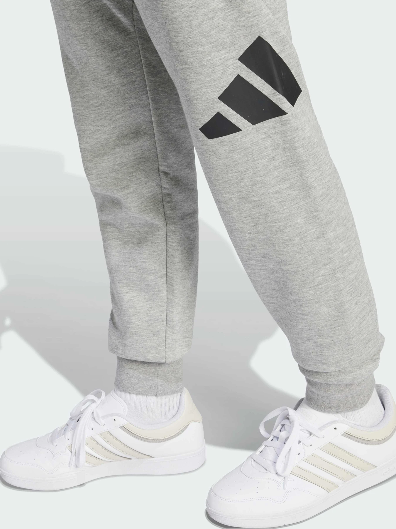 Брюки Adidas модель IN6143 Брюки Adidas модель IN6143 Фото