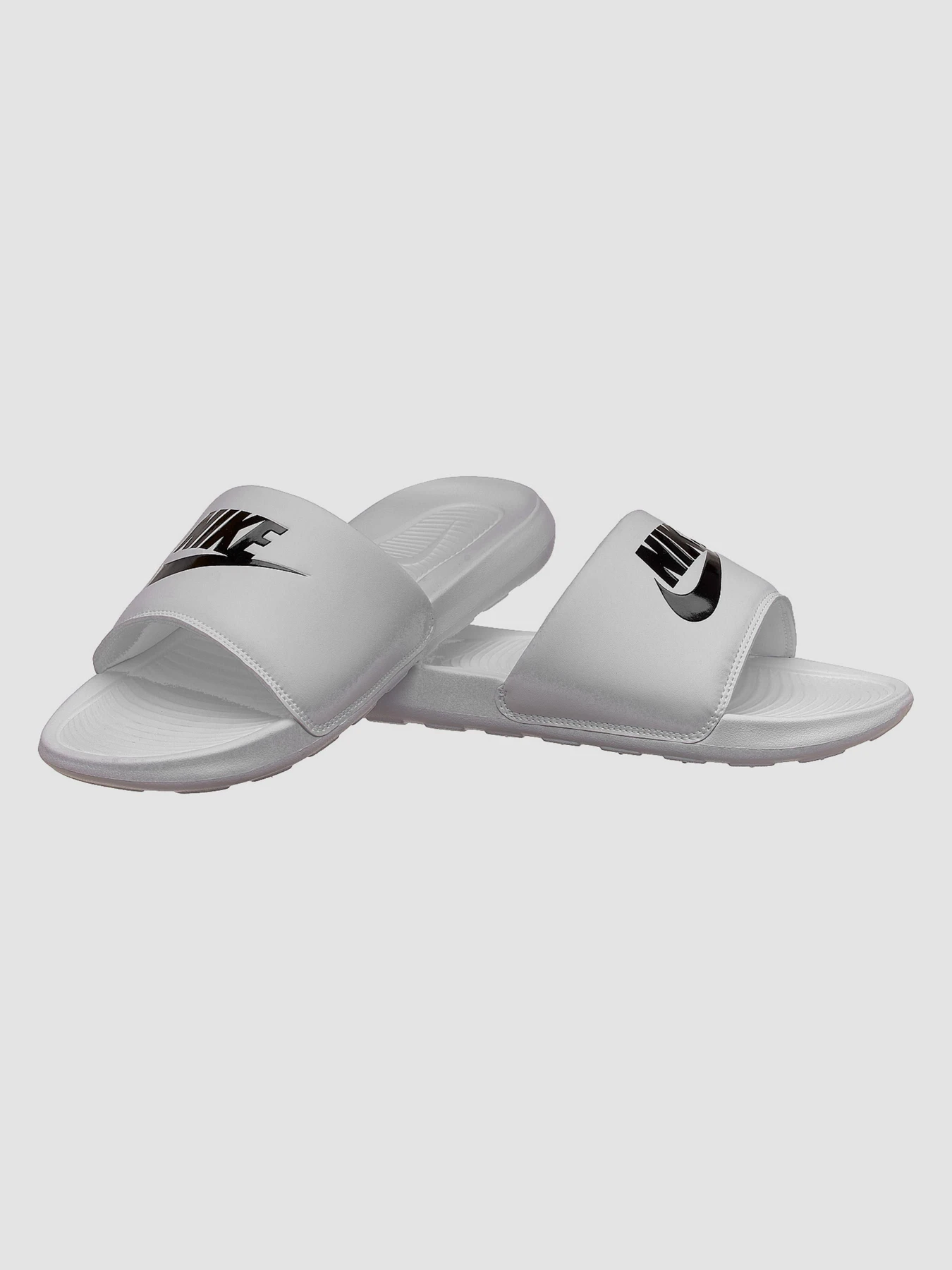 Шлёпанцы NIKE Victori One Slide модель CN9675-100 Шлёпанцы NIKE Victori One Slide модель CN9675-100 Фото