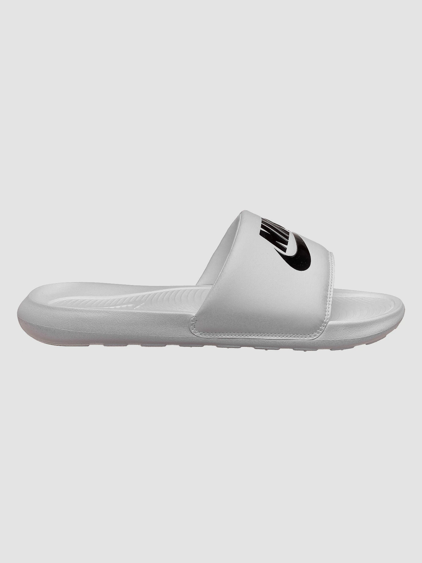 Шлёпанцы NIKE Victori One Slide модель CN9675-100 Шлёпанцы NIKE Victori One Slide модель CN9675-100 Фото