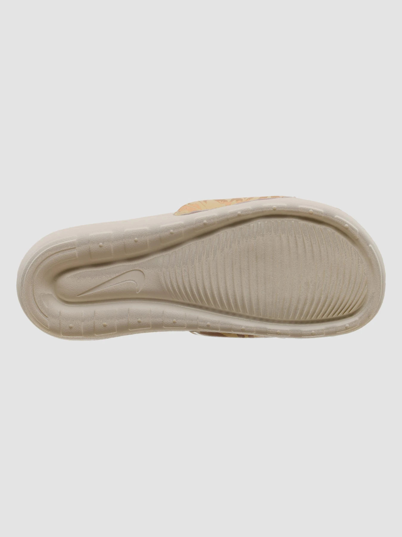 Шлёпанцы NIKE Victori One Slide модель CN9676-105 Шлёпанцы NIKE Victori One Slide модель CN9676-105 Фото