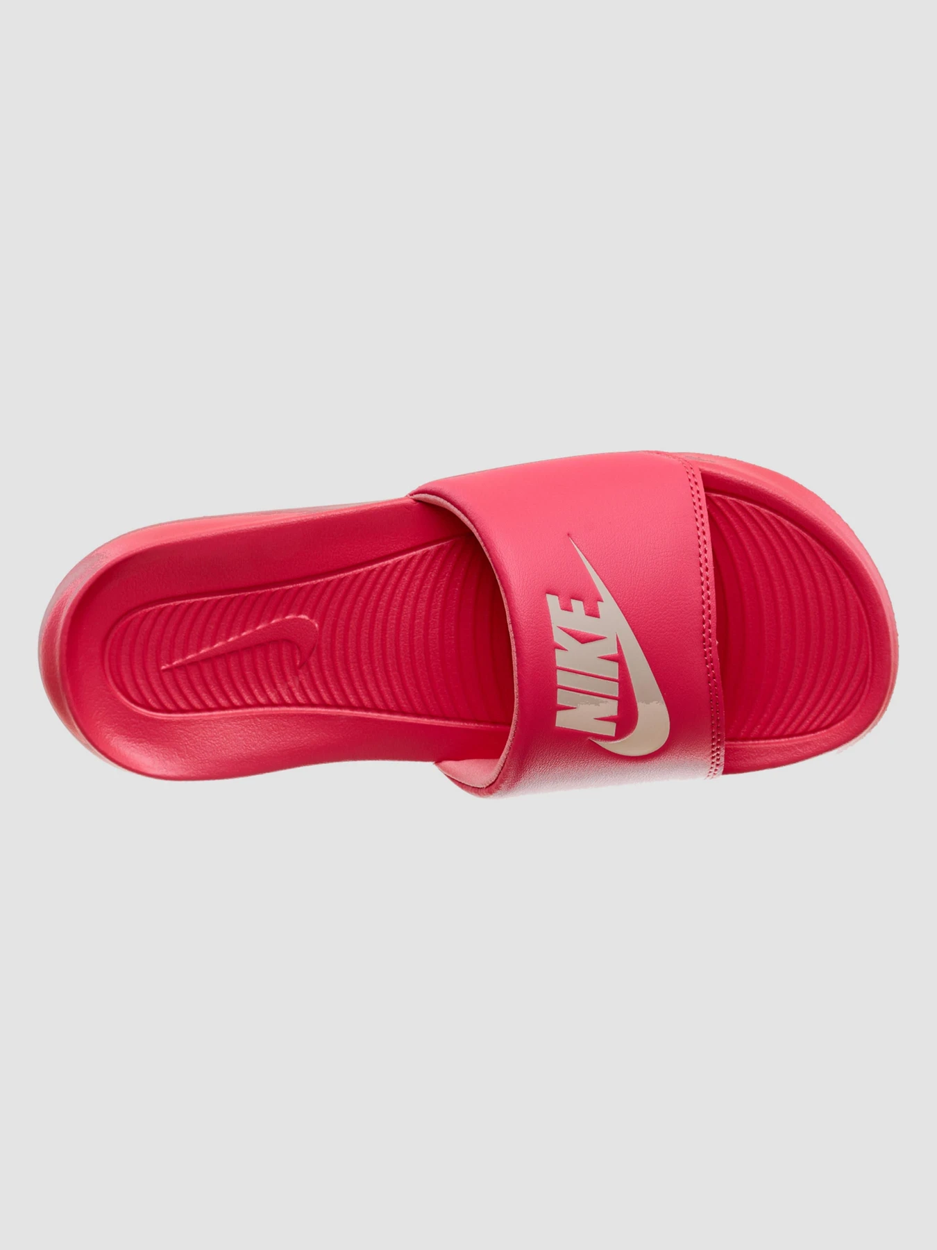 Шлёпанцы NIKE Victori One Slide модель CN9677-802 Шлёпанцы NIKE Victori One Slide модель CN9677-802 Фото